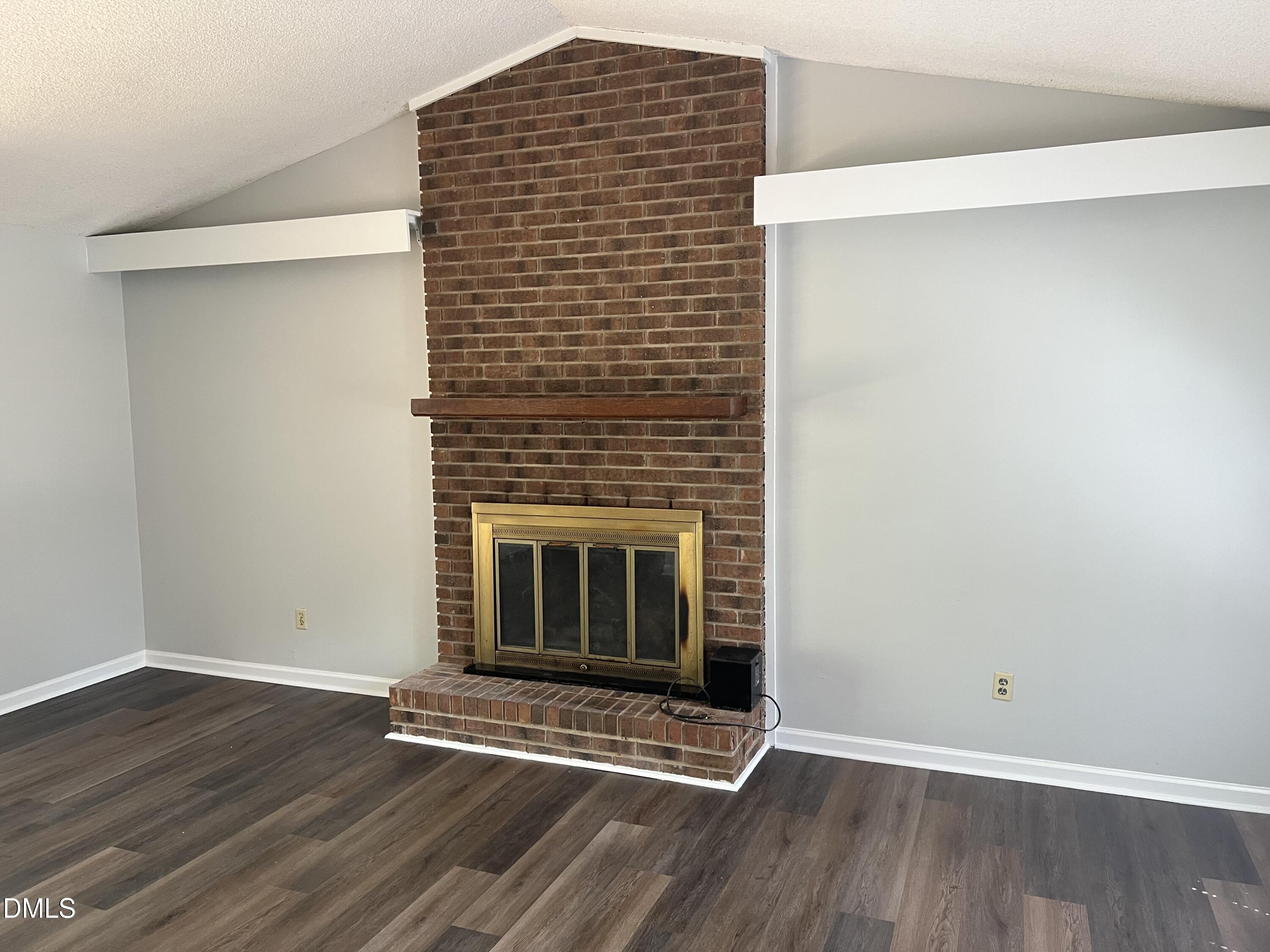 200 Lake Pine Drive Property Photo 3