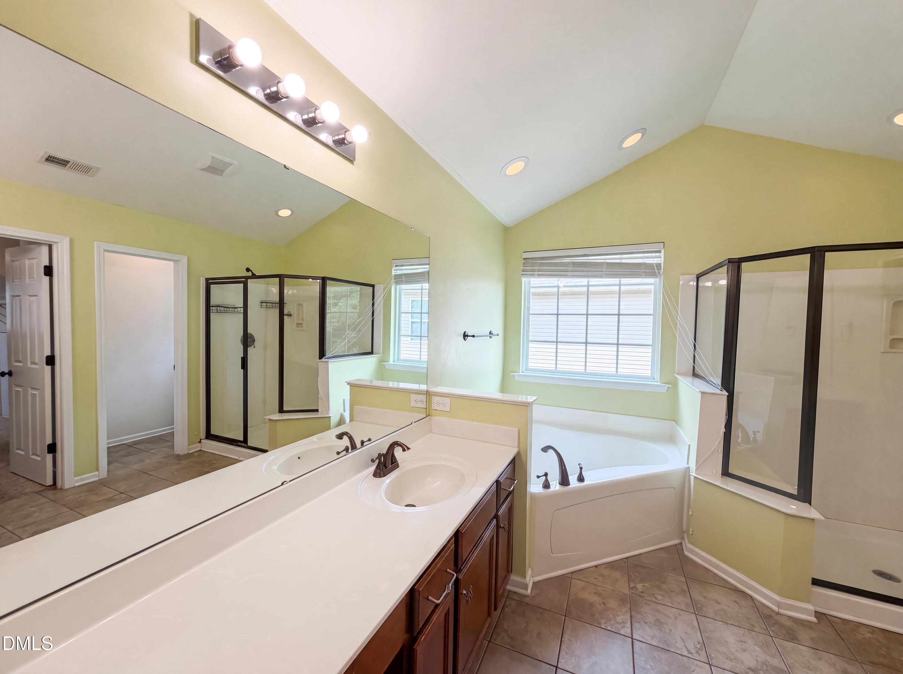 320 Knollcrest Lane Property Photo 12