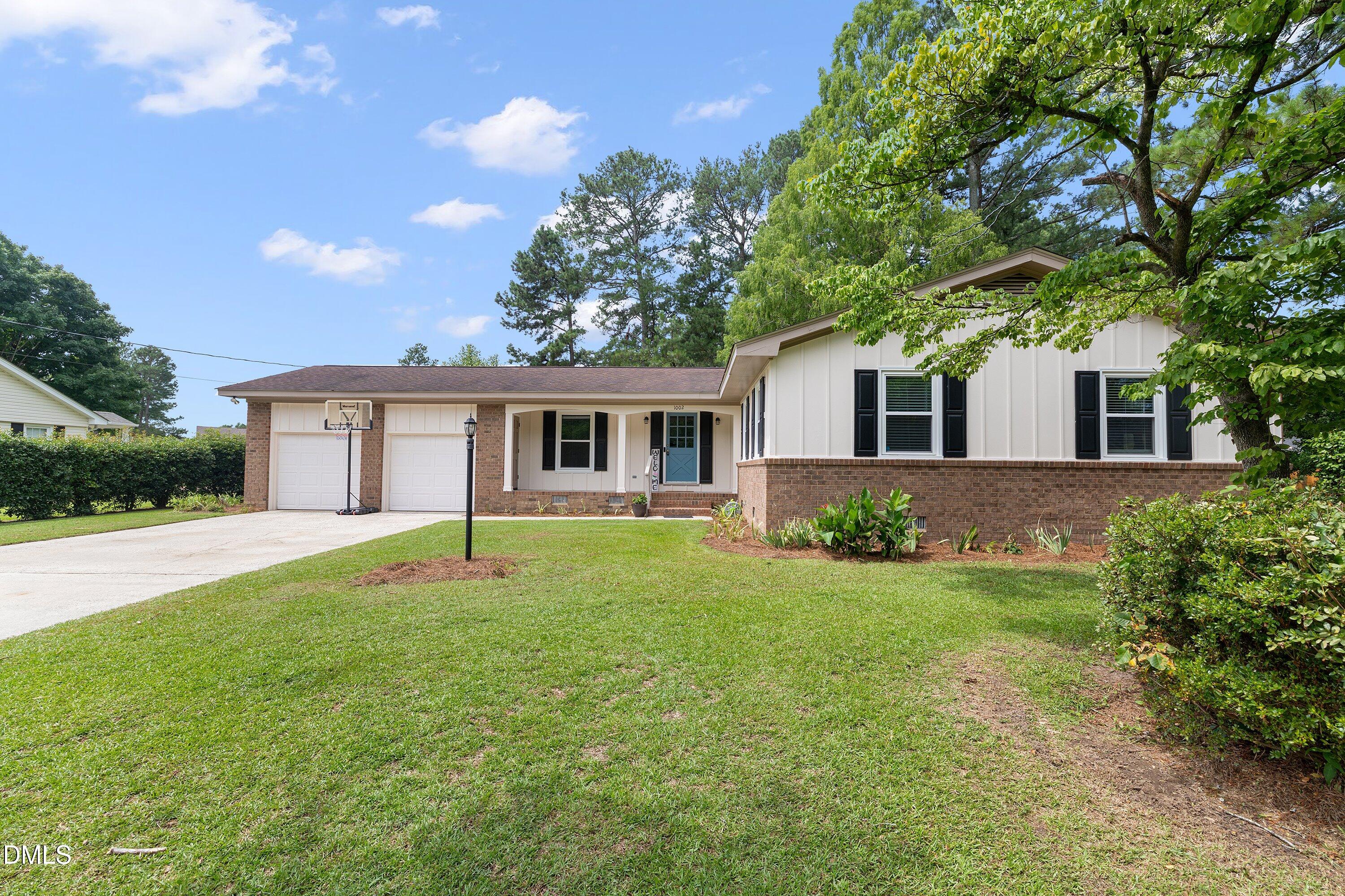 1002 E Maplewood Drive Property Photo 1