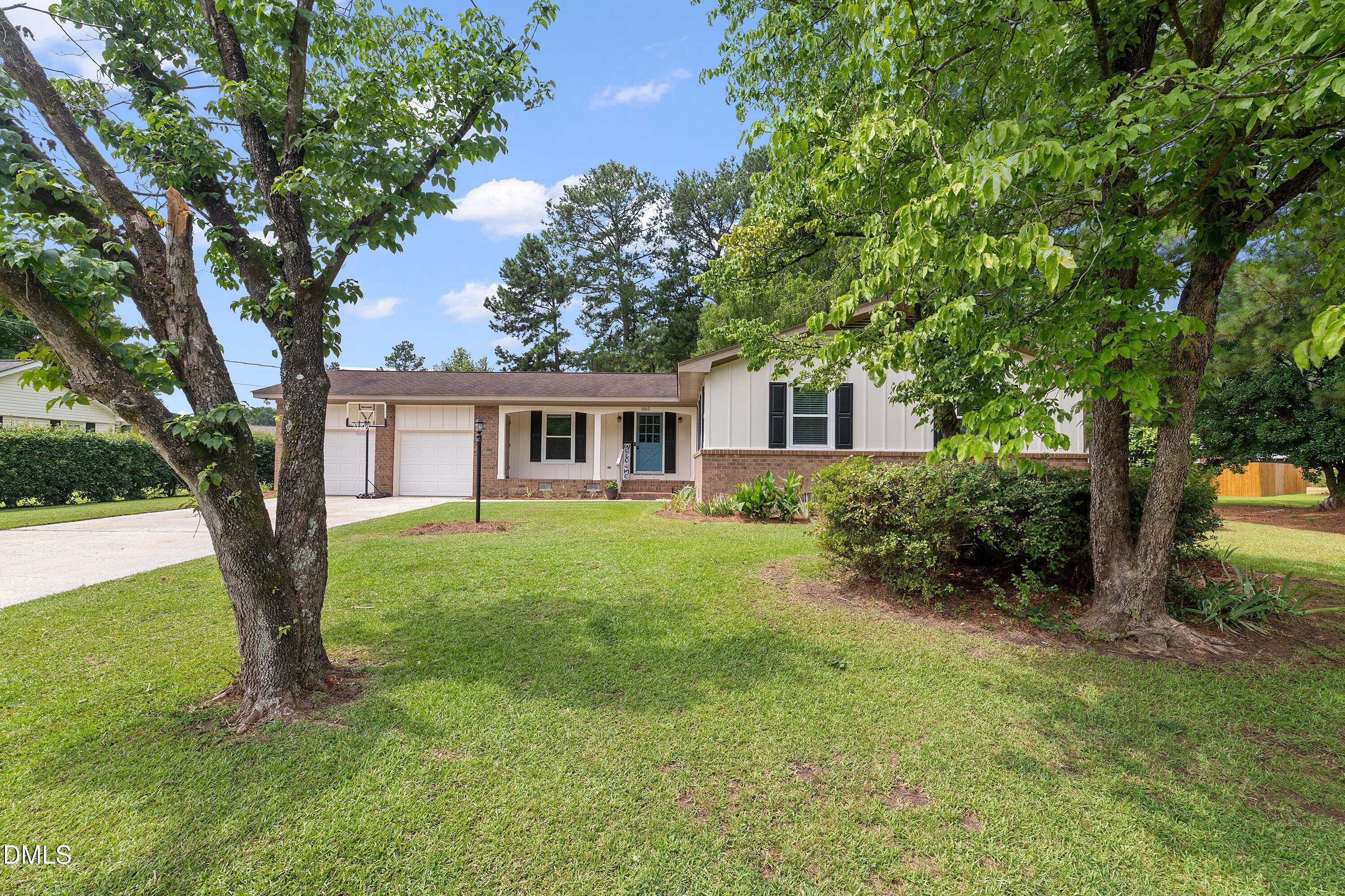 1002 E Maplewood Drive Property Photo 3