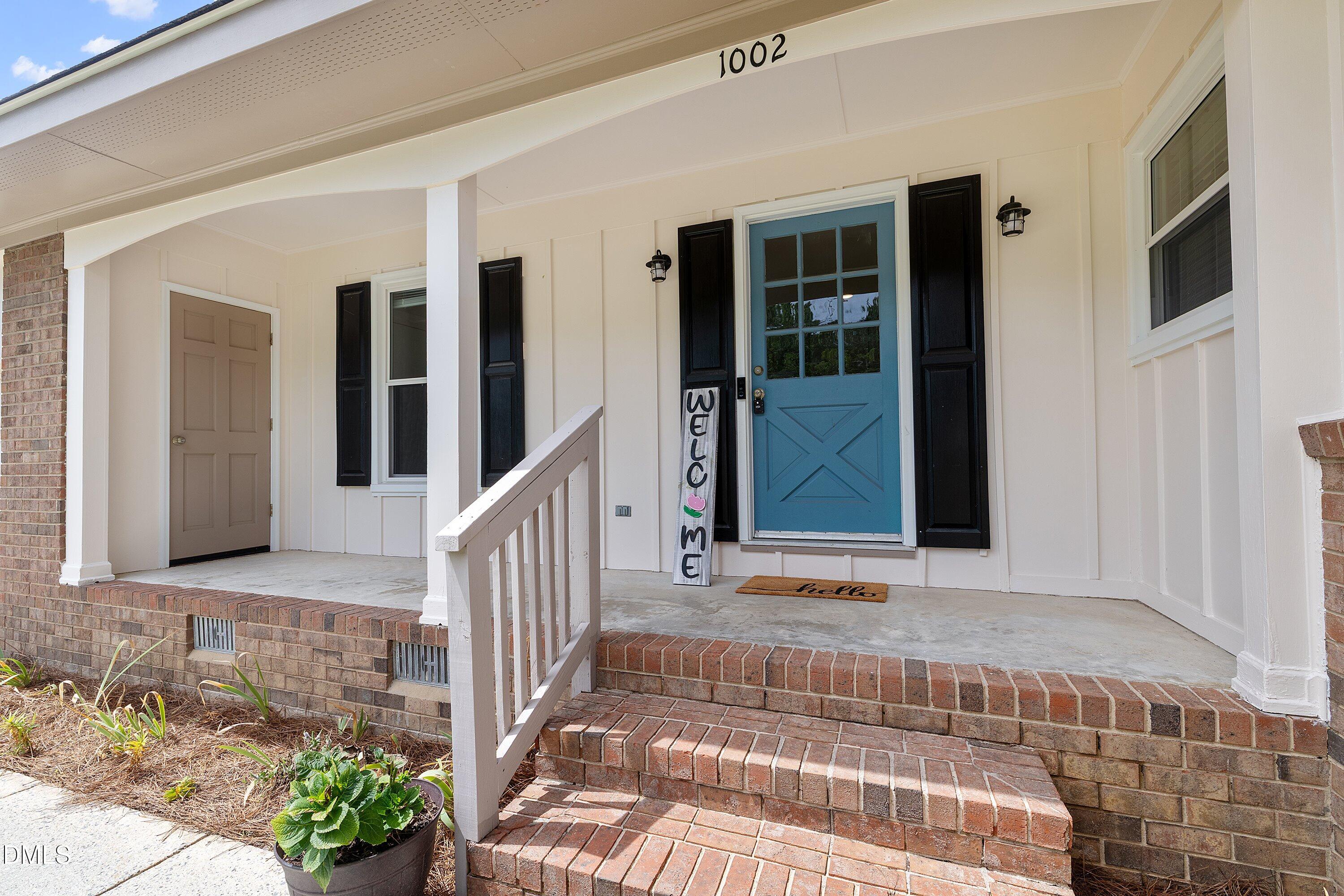 1002 E Maplewood Drive Property Photo 6