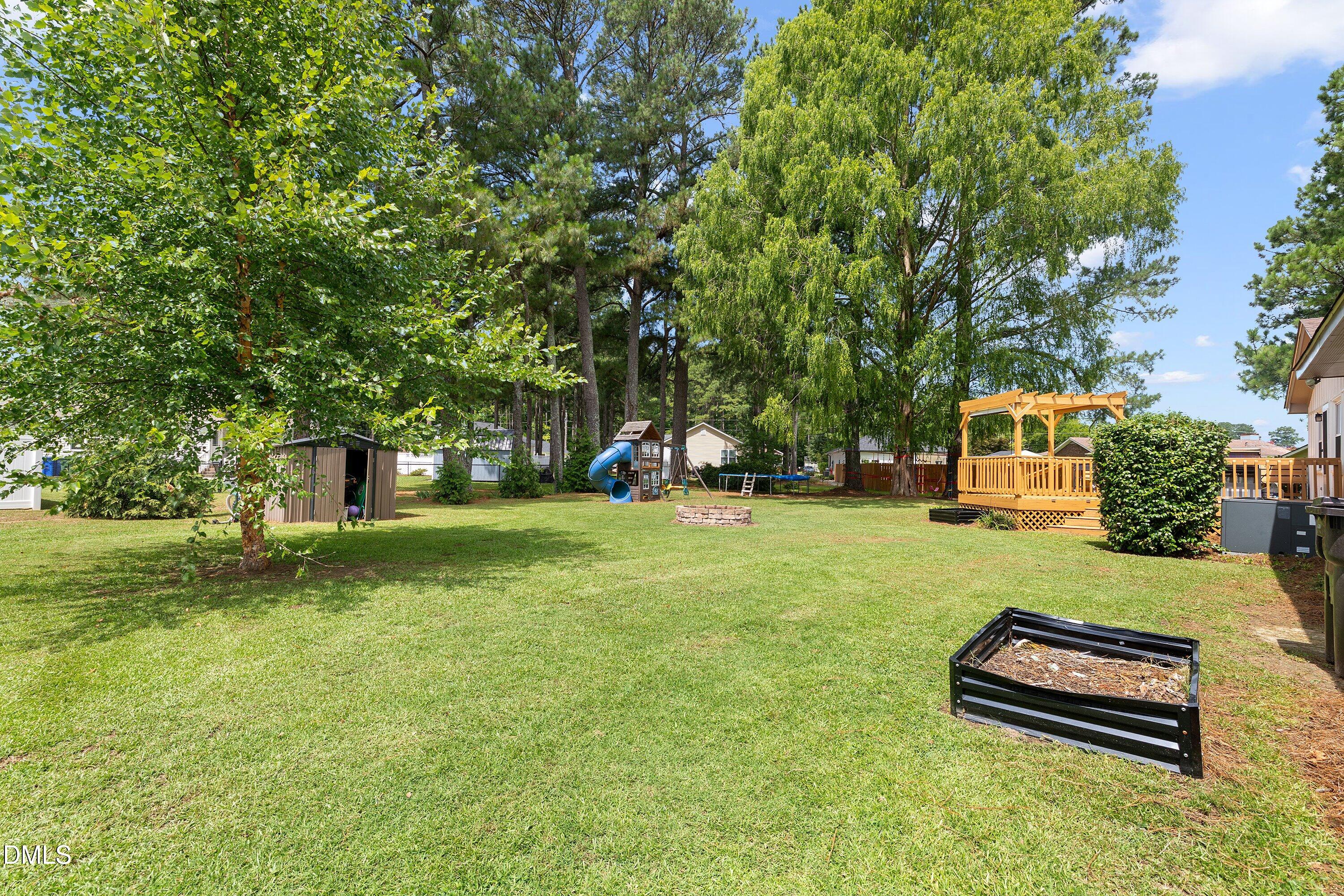 1002 E Maplewood Drive Property Photo 34
