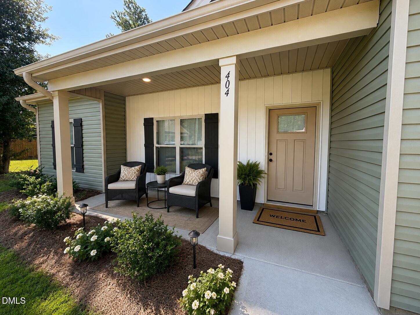 404 S Eastwood Drive Property Photo 2