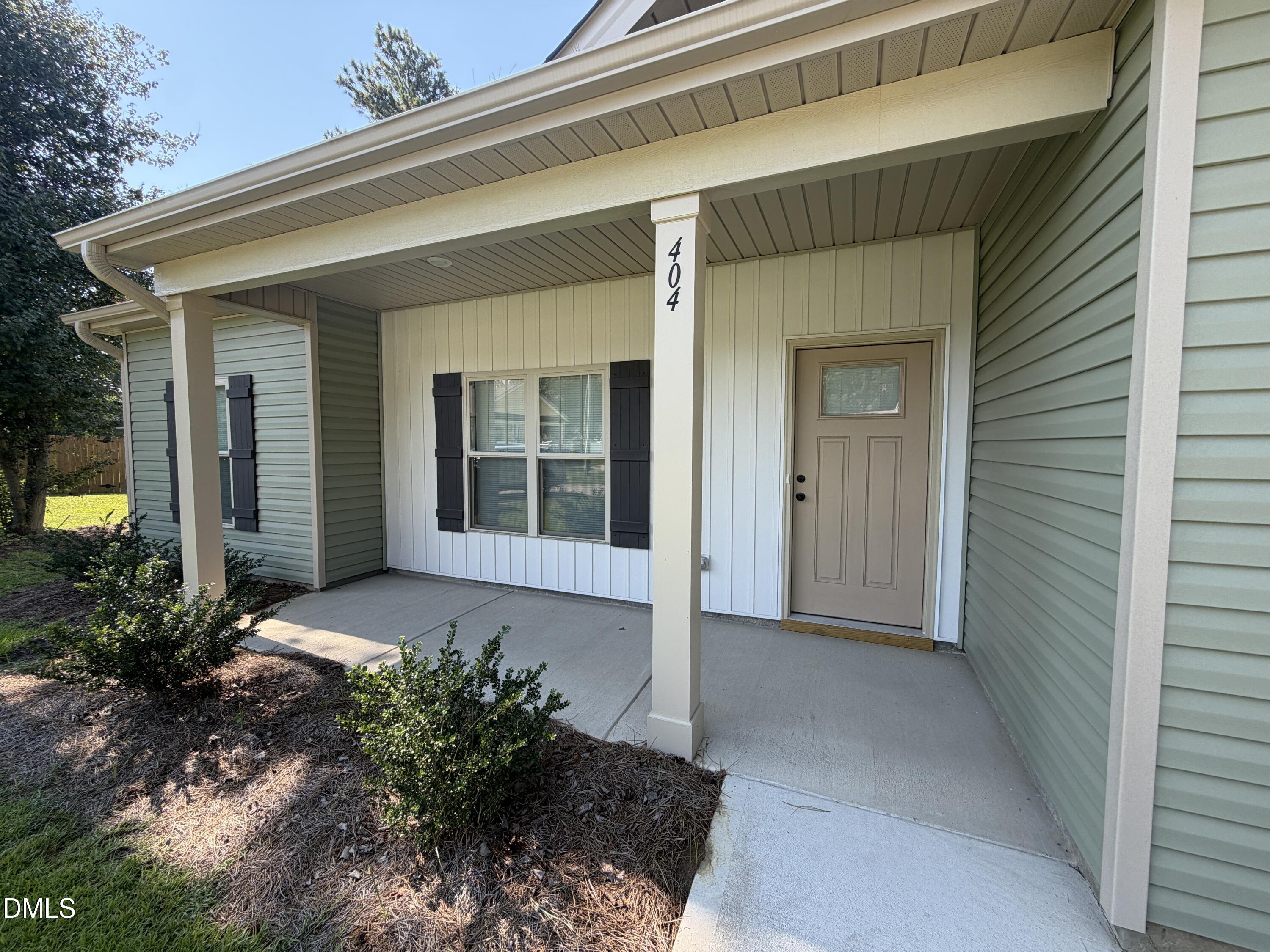 404 S Eastwood Drive Property Photo 3