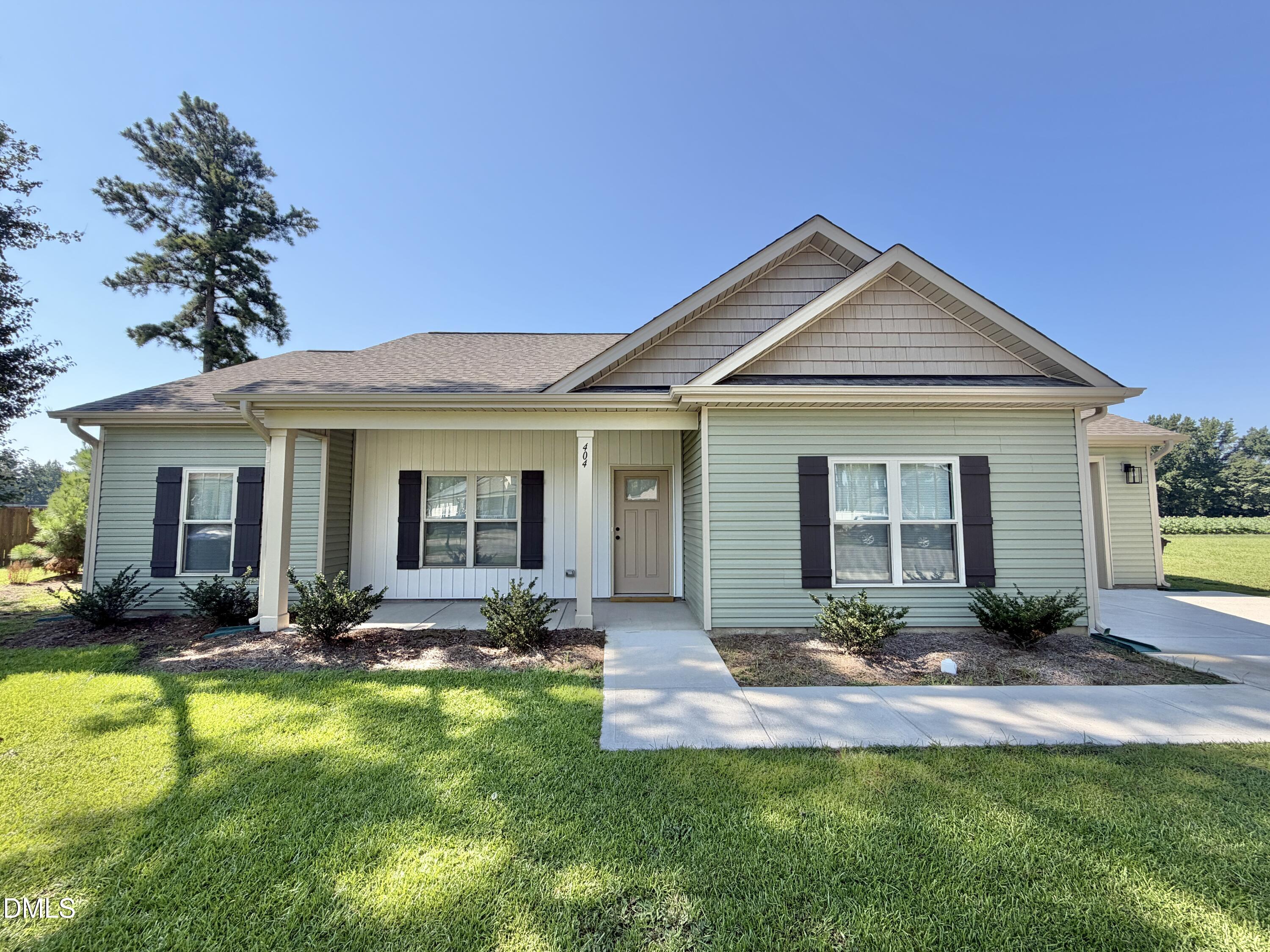 404 S Eastwood Drive Property Photo 4