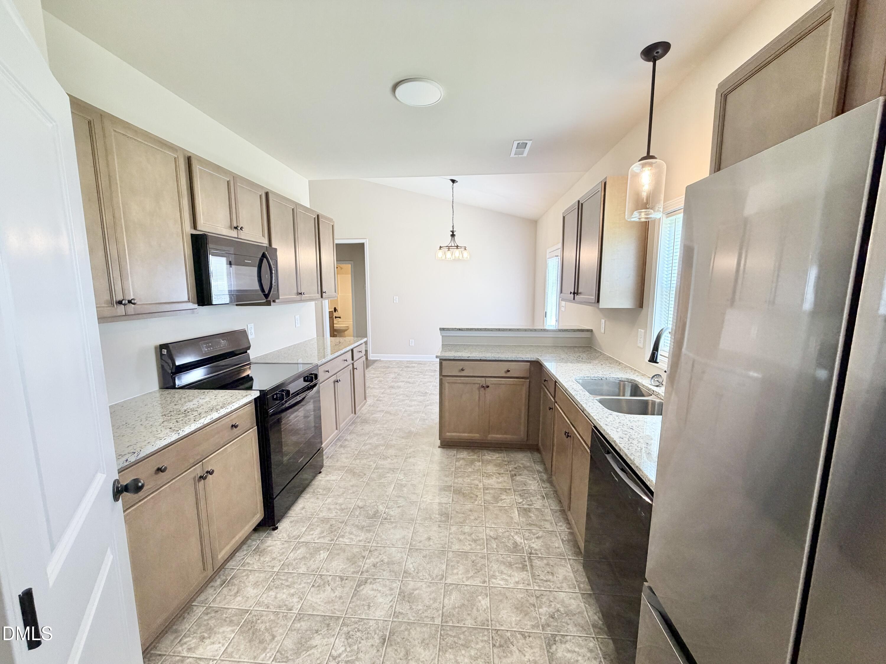 404 S Eastwood Drive Property Photo 10