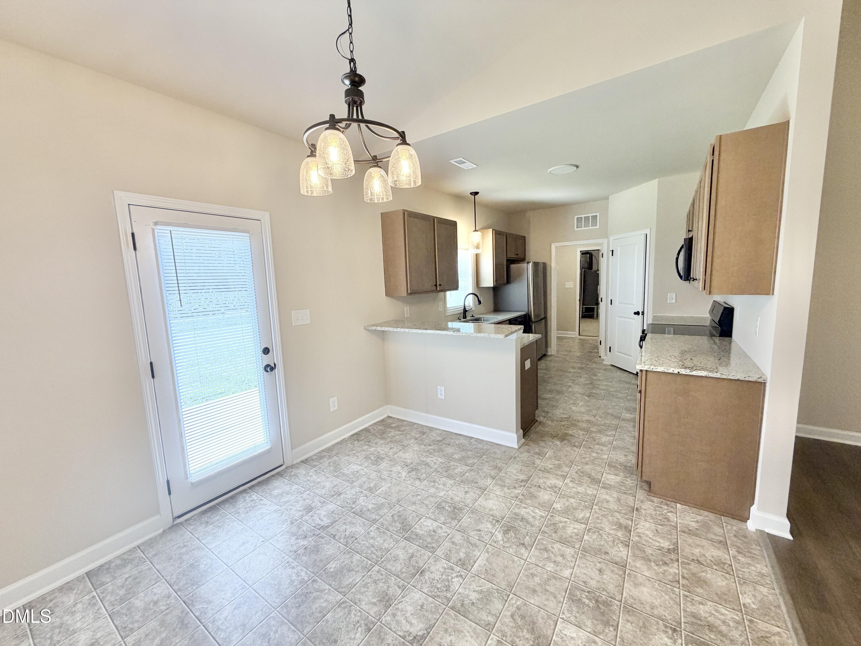 404 S Eastwood Drive Property Photo 12
