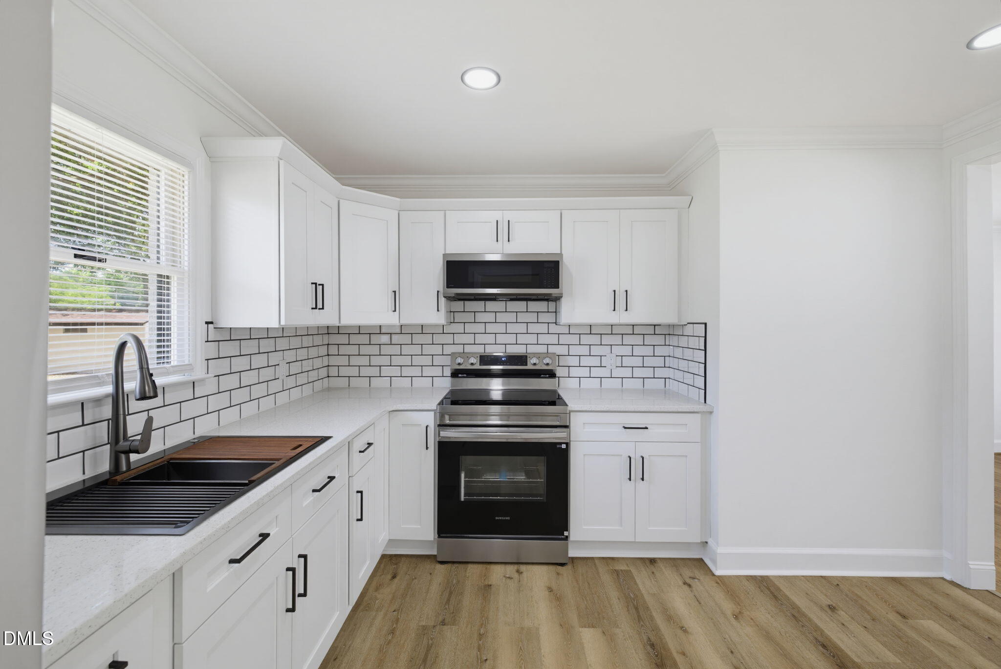 725 Forest Drive Property Photo 2