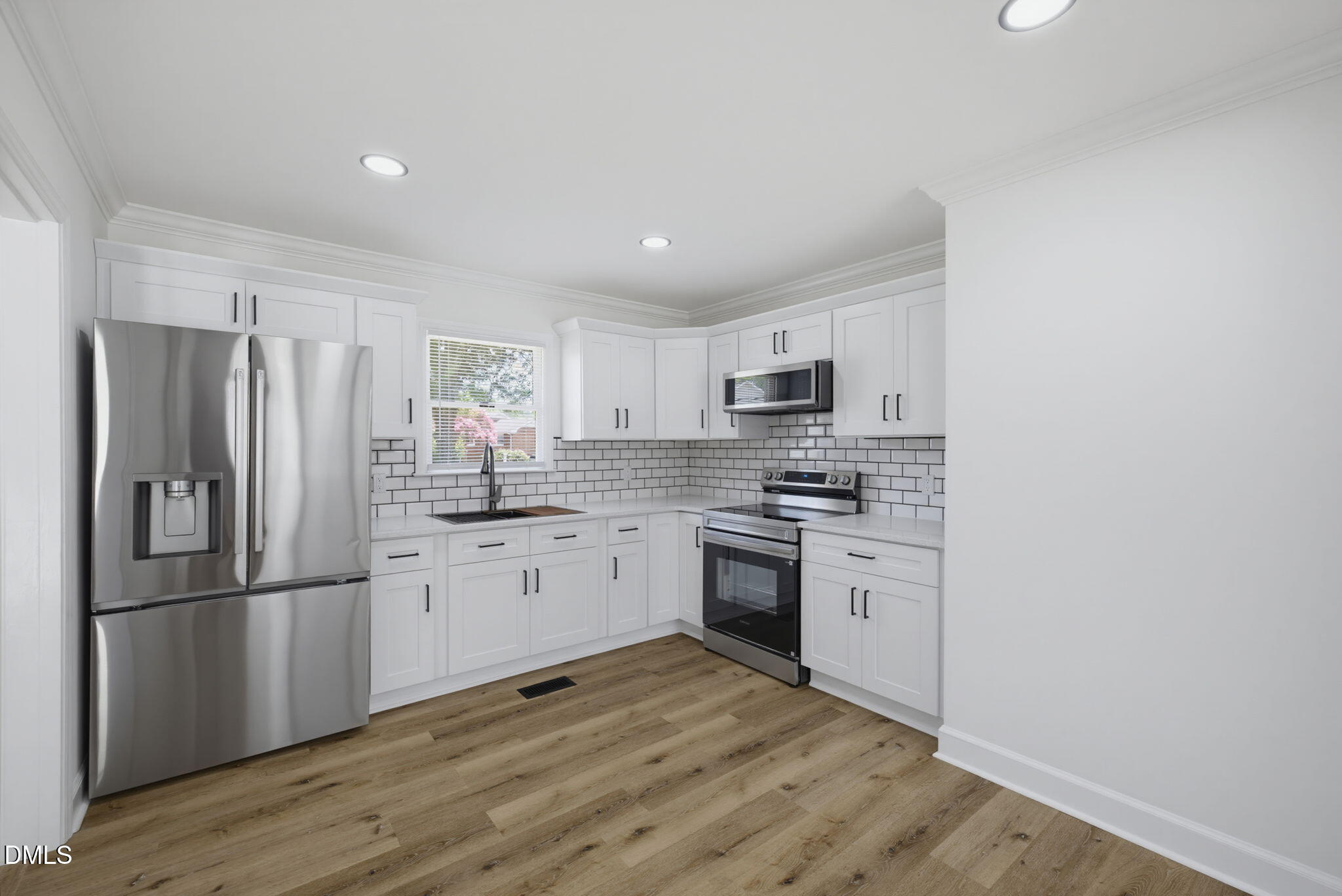 725 Forest Drive Property Photo 3
