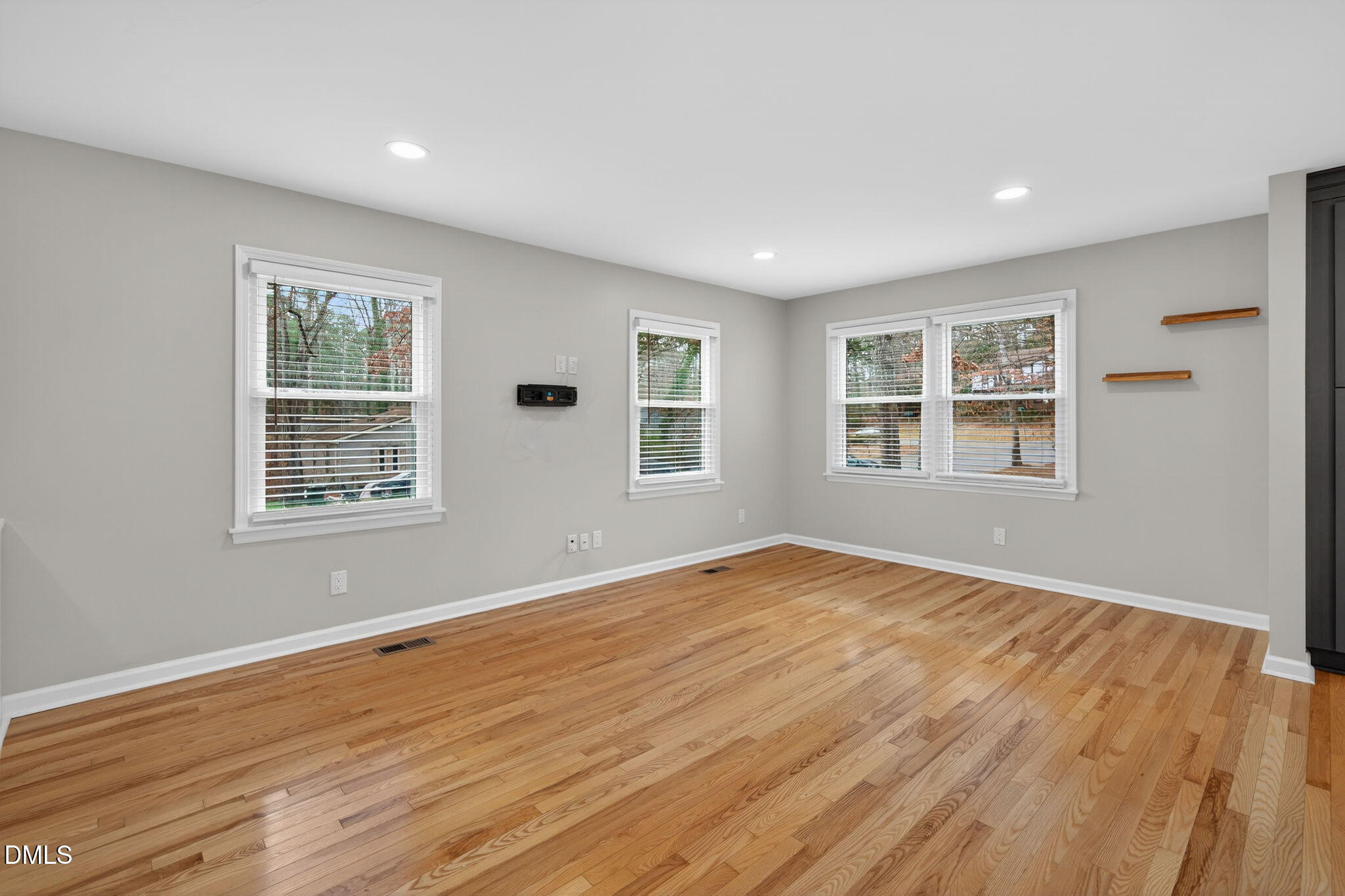 1112 Stonehedge Avenue Property Photo 2