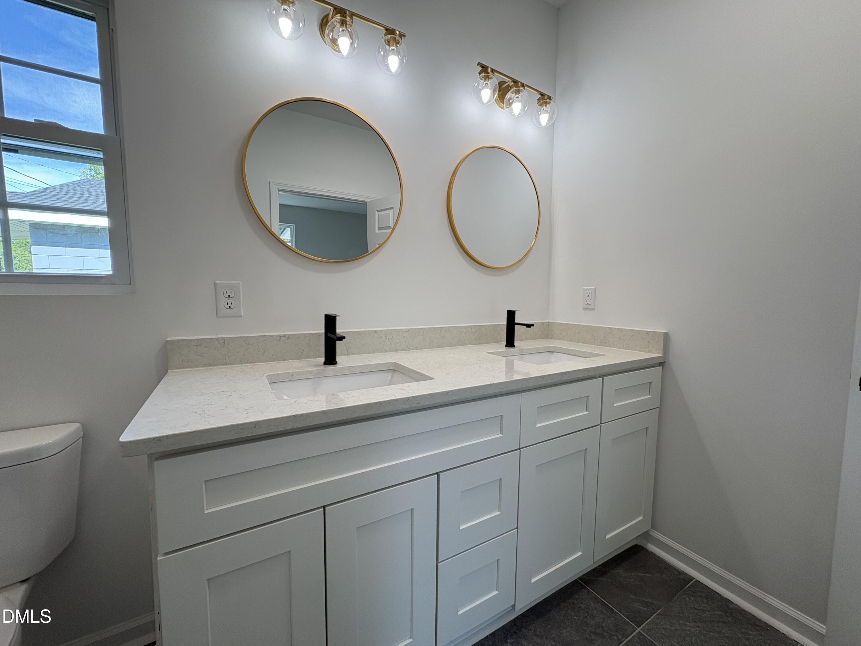1111 Lincoln Street Se Property Photo 6