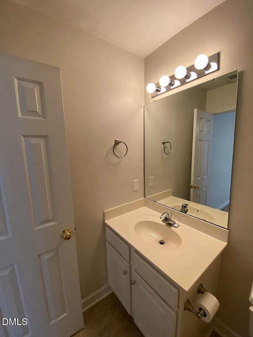 9110 Grassington Way Property Photo 13