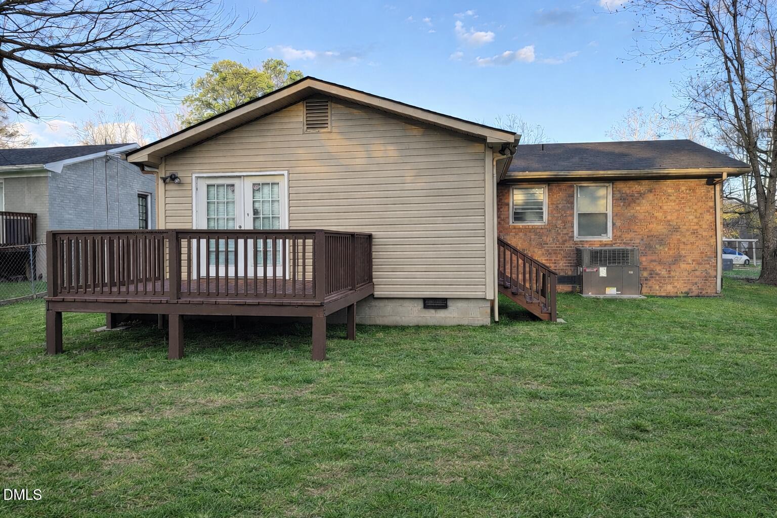 2414 Lincoln Street Property Photo 2