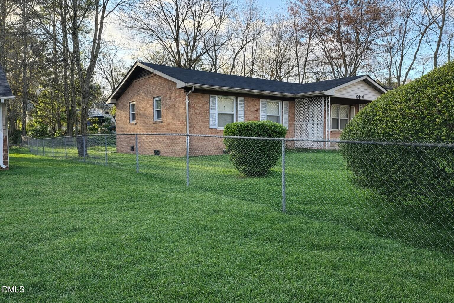2414 Lincoln Street Property Photo 3