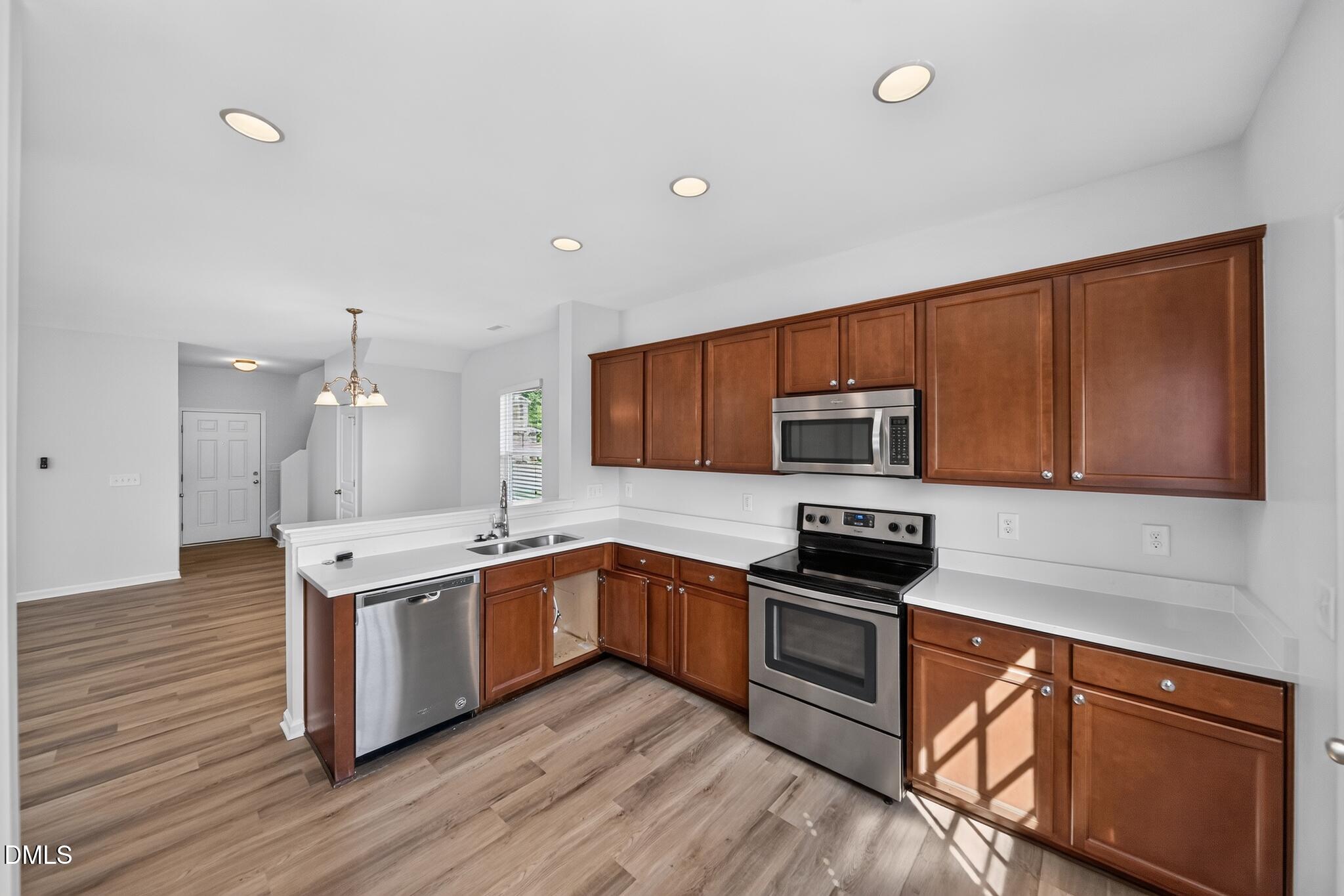 3653 Althorp Drive Property Photo 4