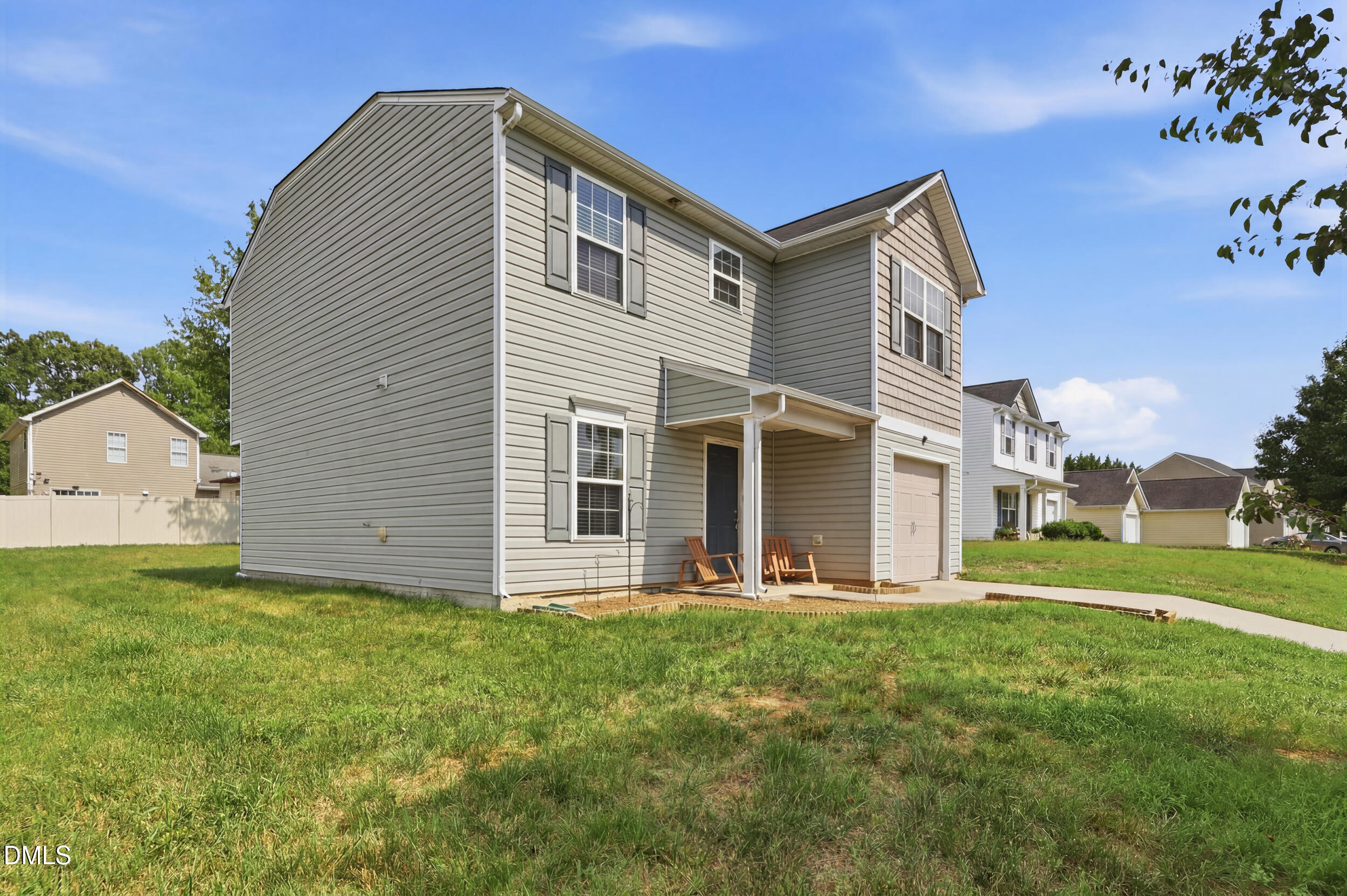 707 Bentley Lane Property Photo 3