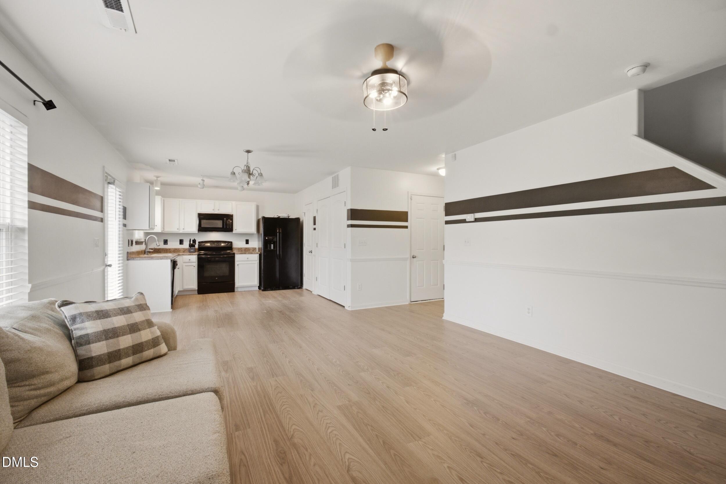707 Bentley Lane Property Photo 9