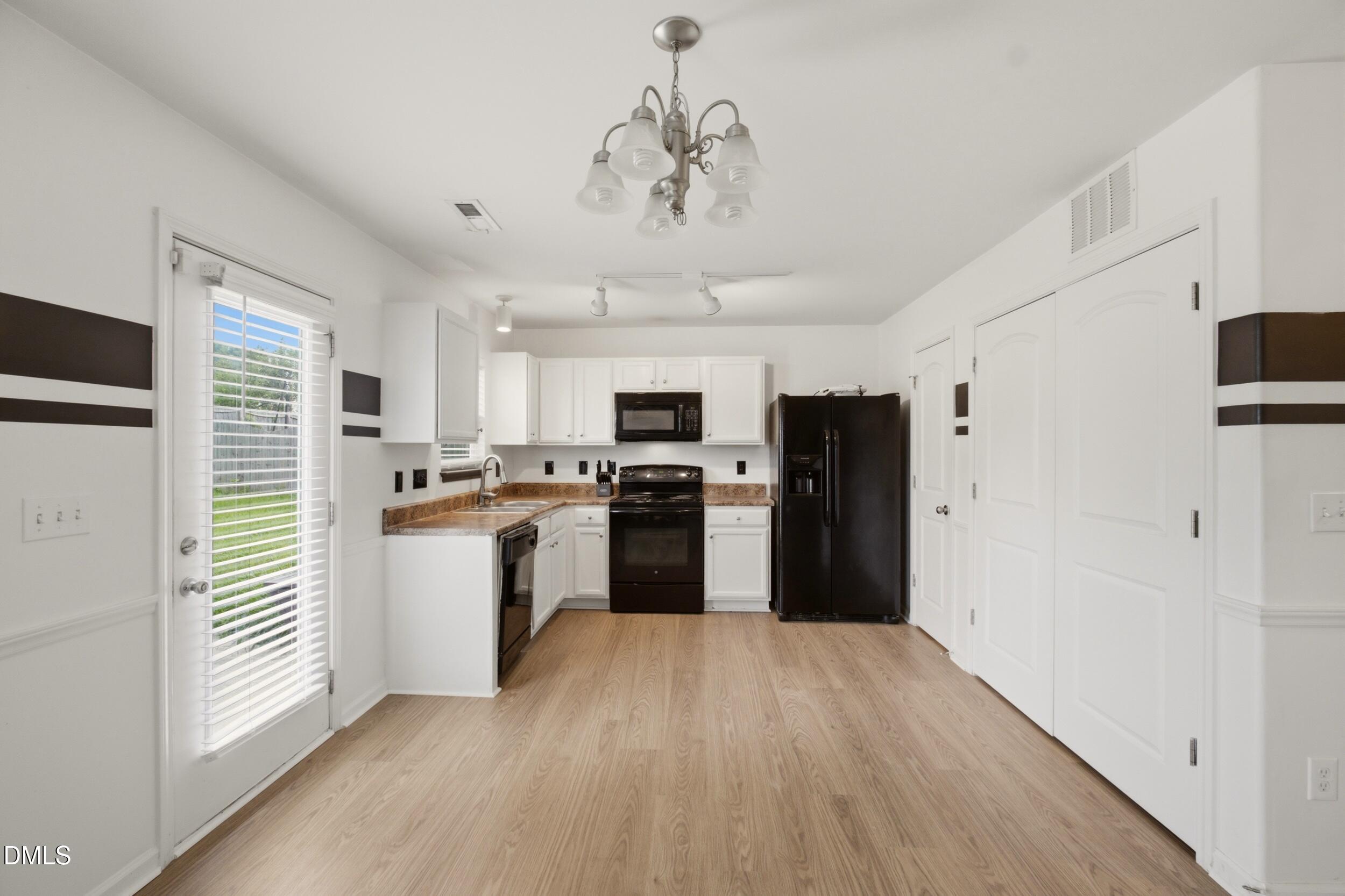 707 Bentley Lane Property Photo 10