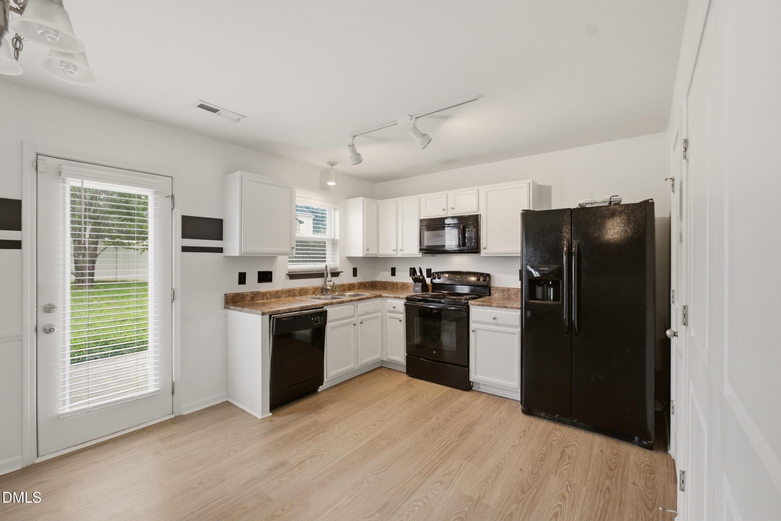 707 Bentley Lane Property Photo 11