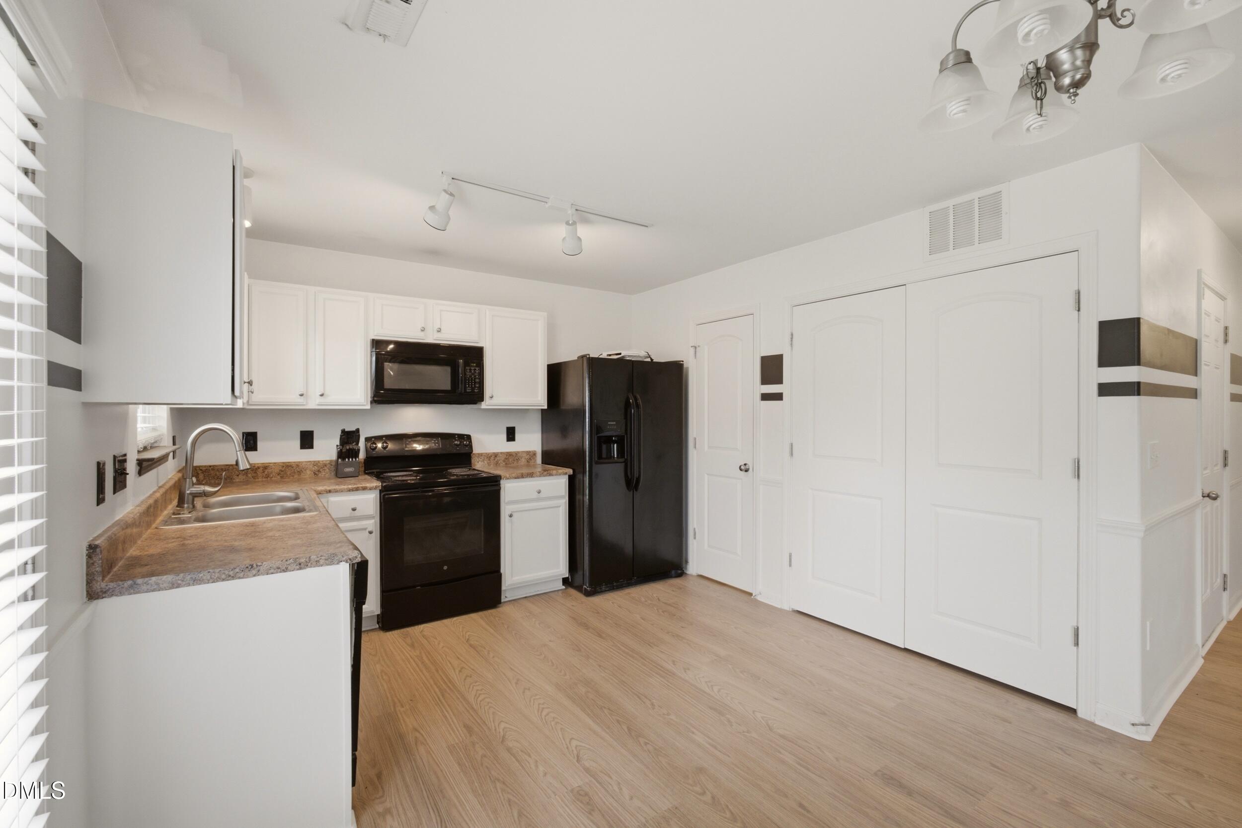 707 Bentley Lane Property Photo 12