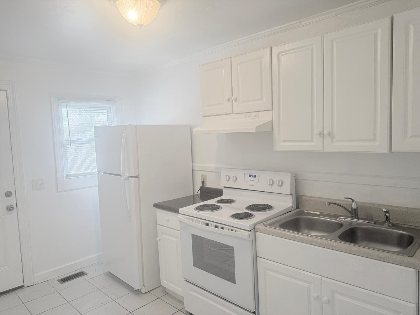 1702 Gunter Street A Property Photo 2