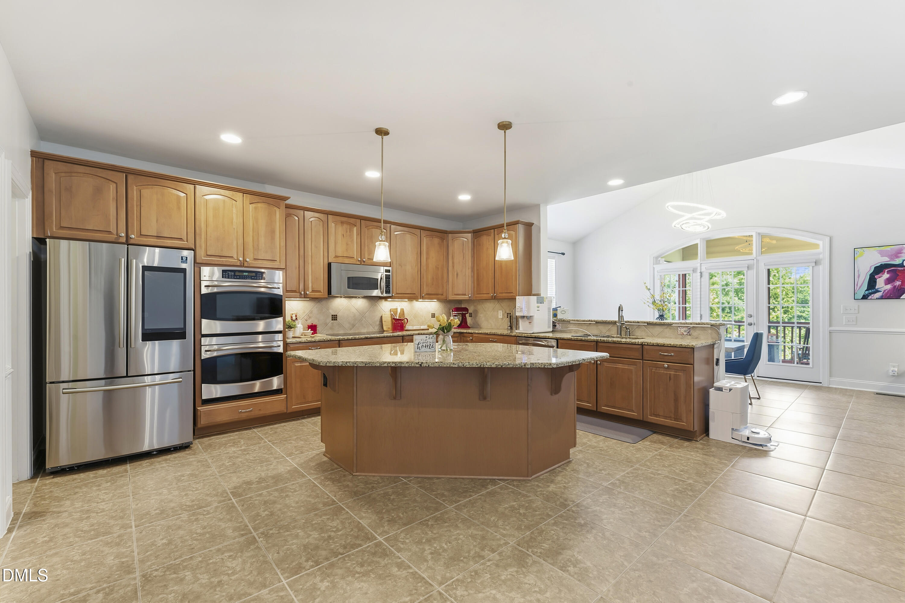 407 Powers Ferry Road Property Photo 15