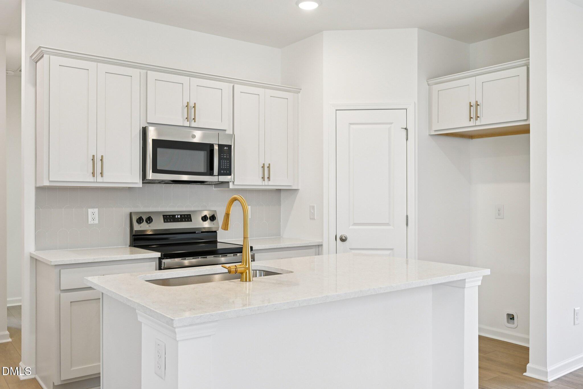 6664 Chillingham Drive Property Photo 8