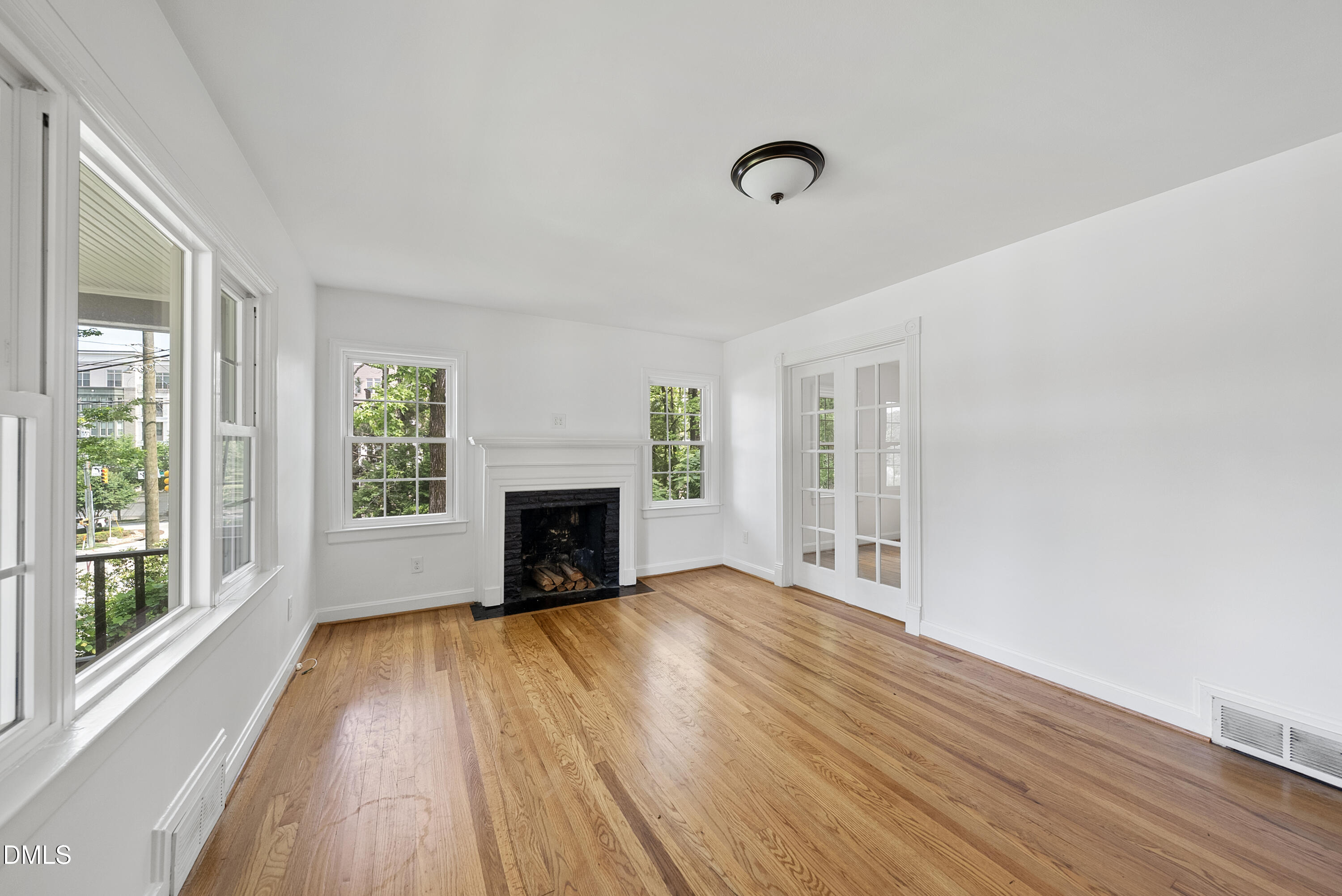 2924 Oberlin Road Property Photo 3