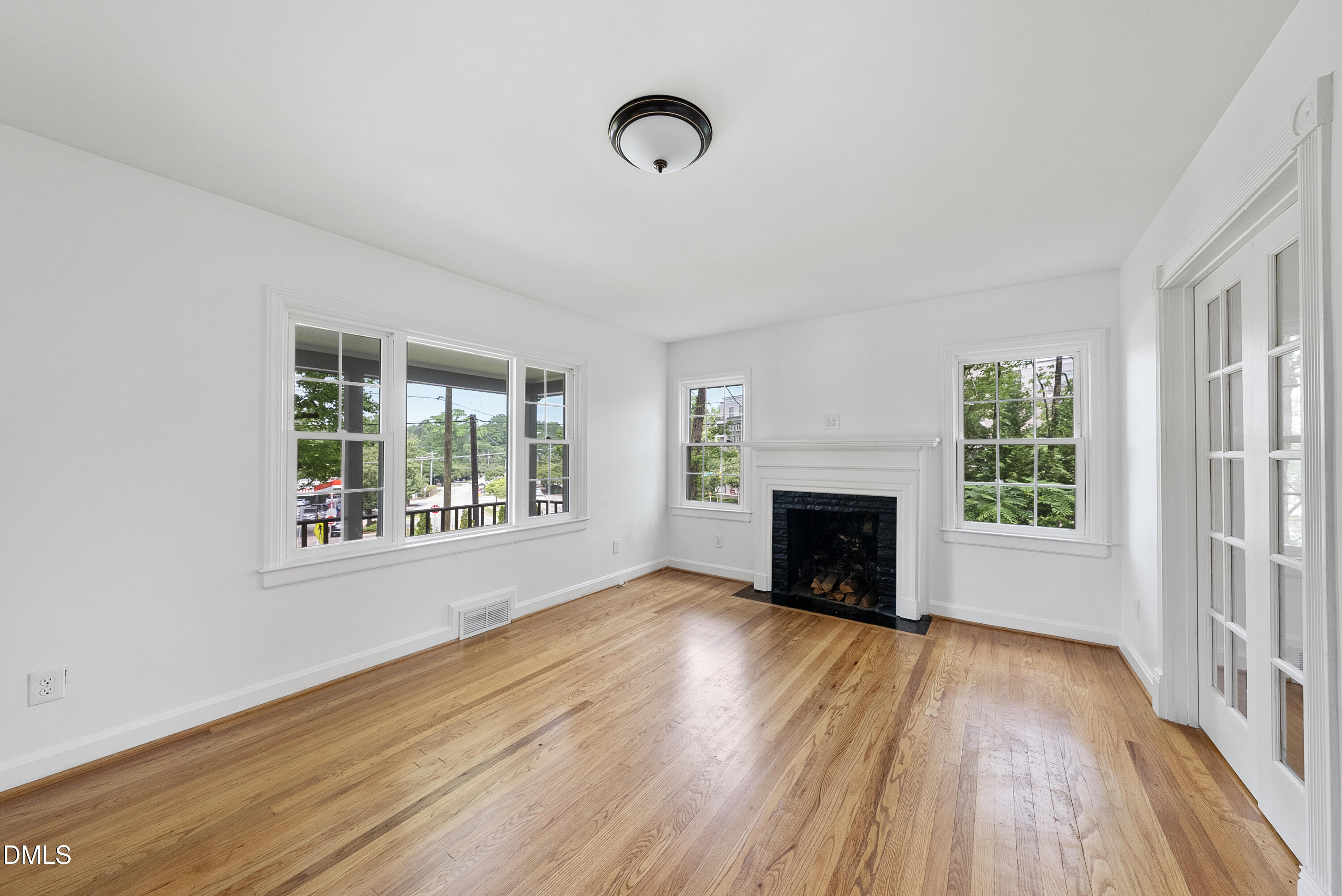 2924 Oberlin Road Property Photo 5