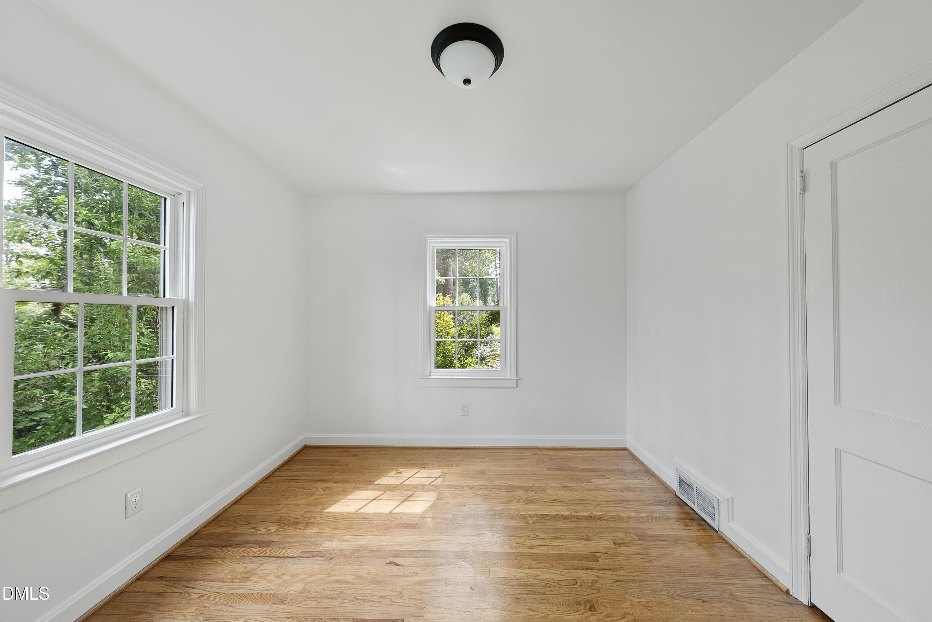 2924 Oberlin Road Property Photo 7