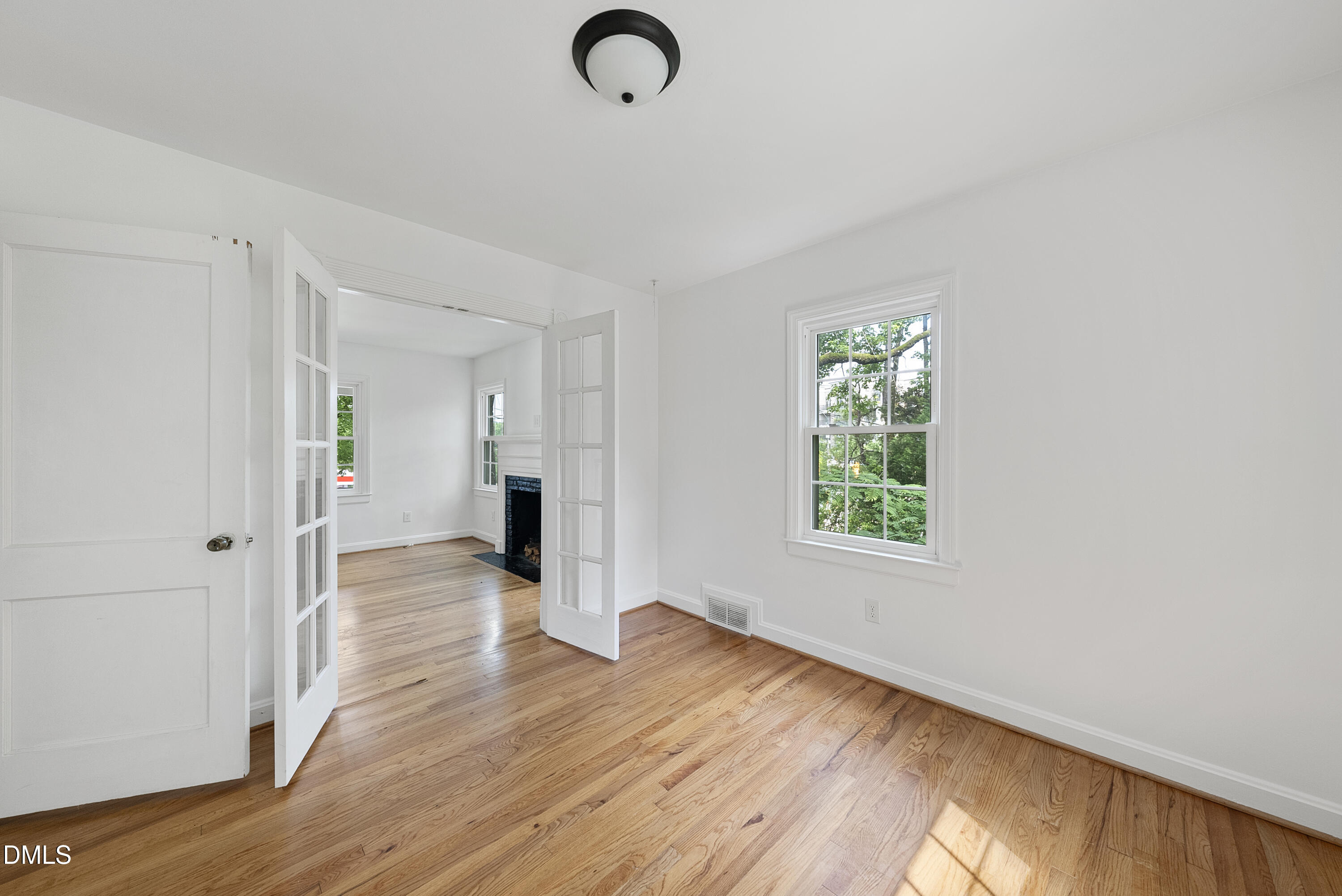 2924 Oberlin Road Property Photo 8