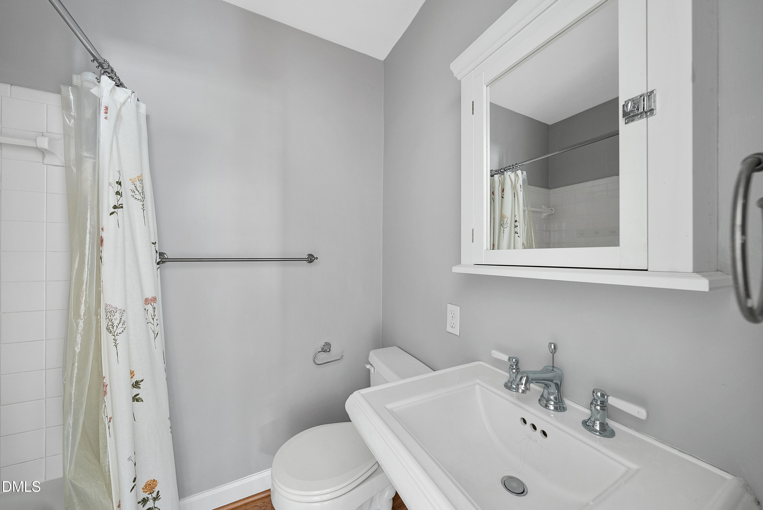 2924 Oberlin Road Property Photo 9