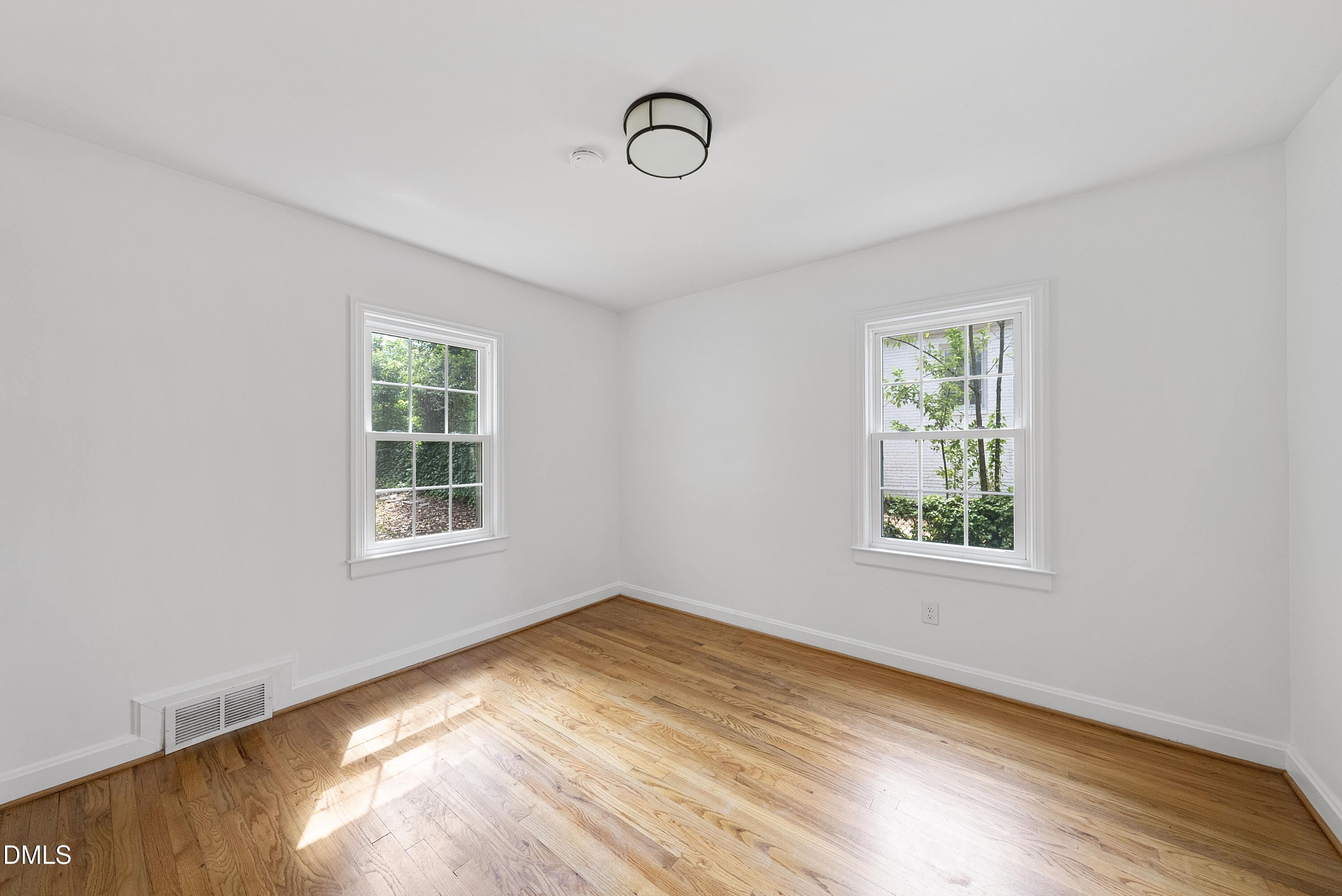 2924 Oberlin Road Property Photo 10