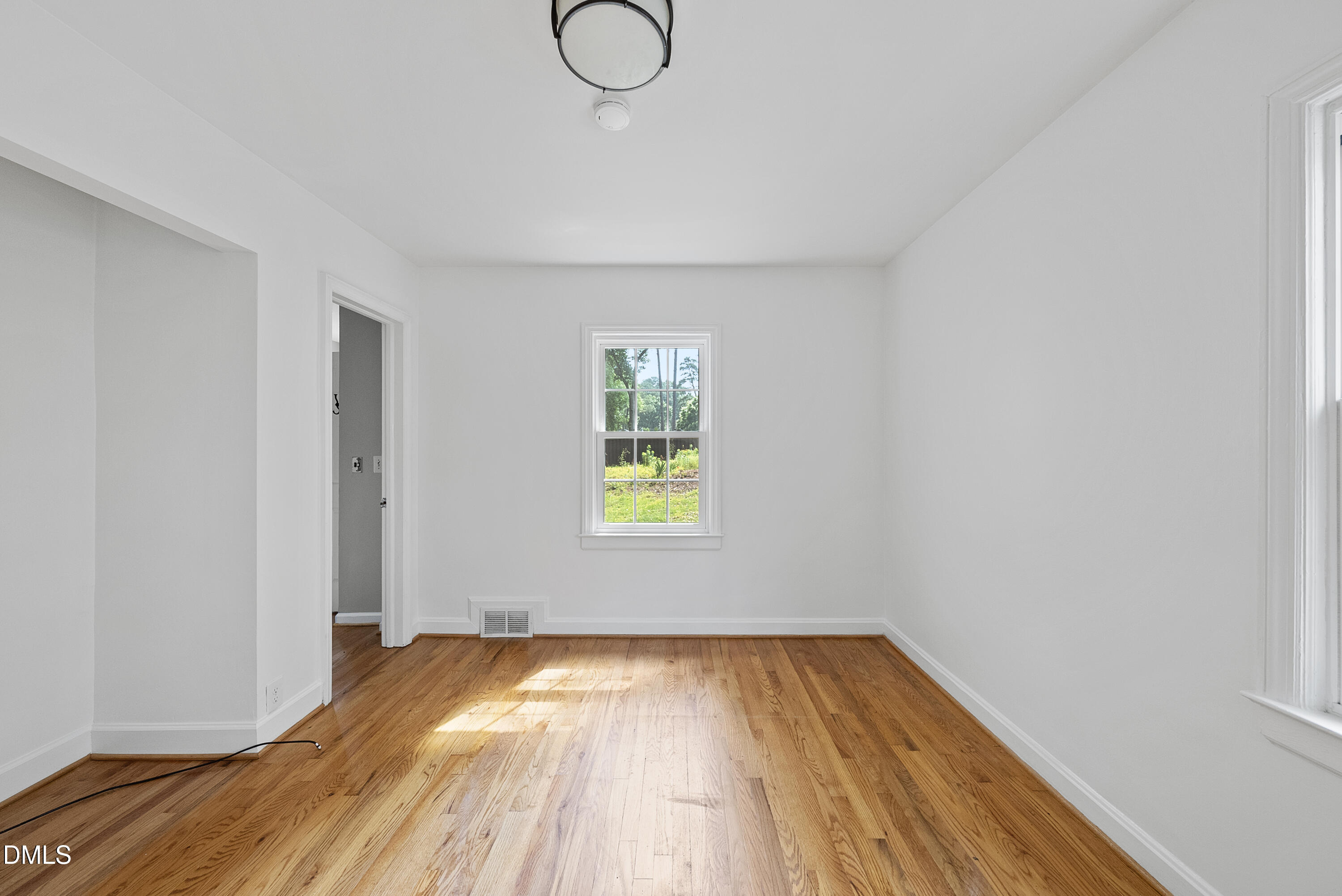 2924 Oberlin Road Property Photo 11