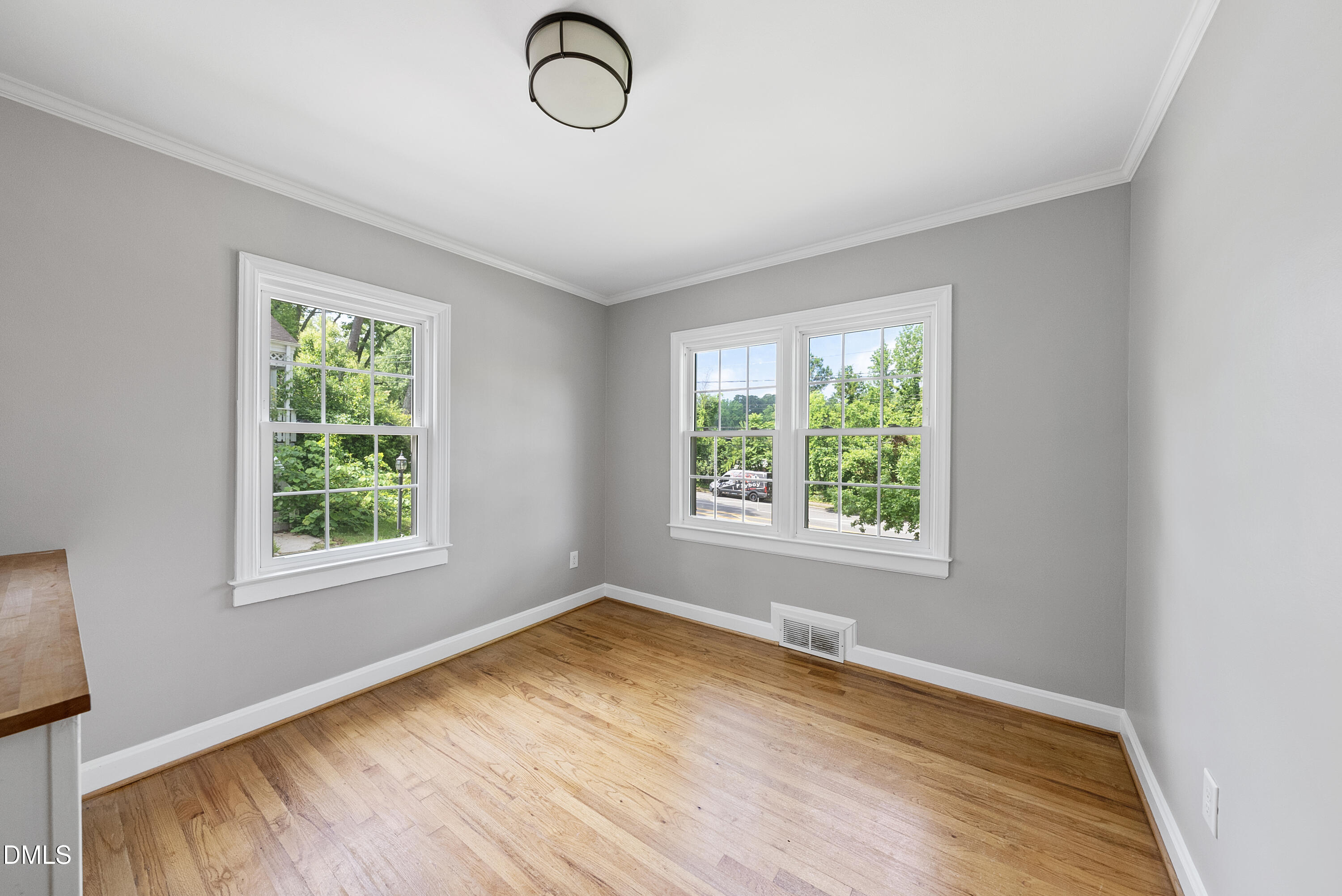2924 Oberlin Road Property Photo 14