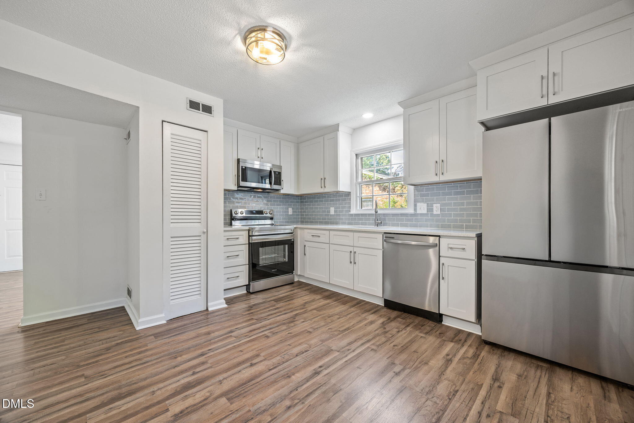 105 E Murray Avenue