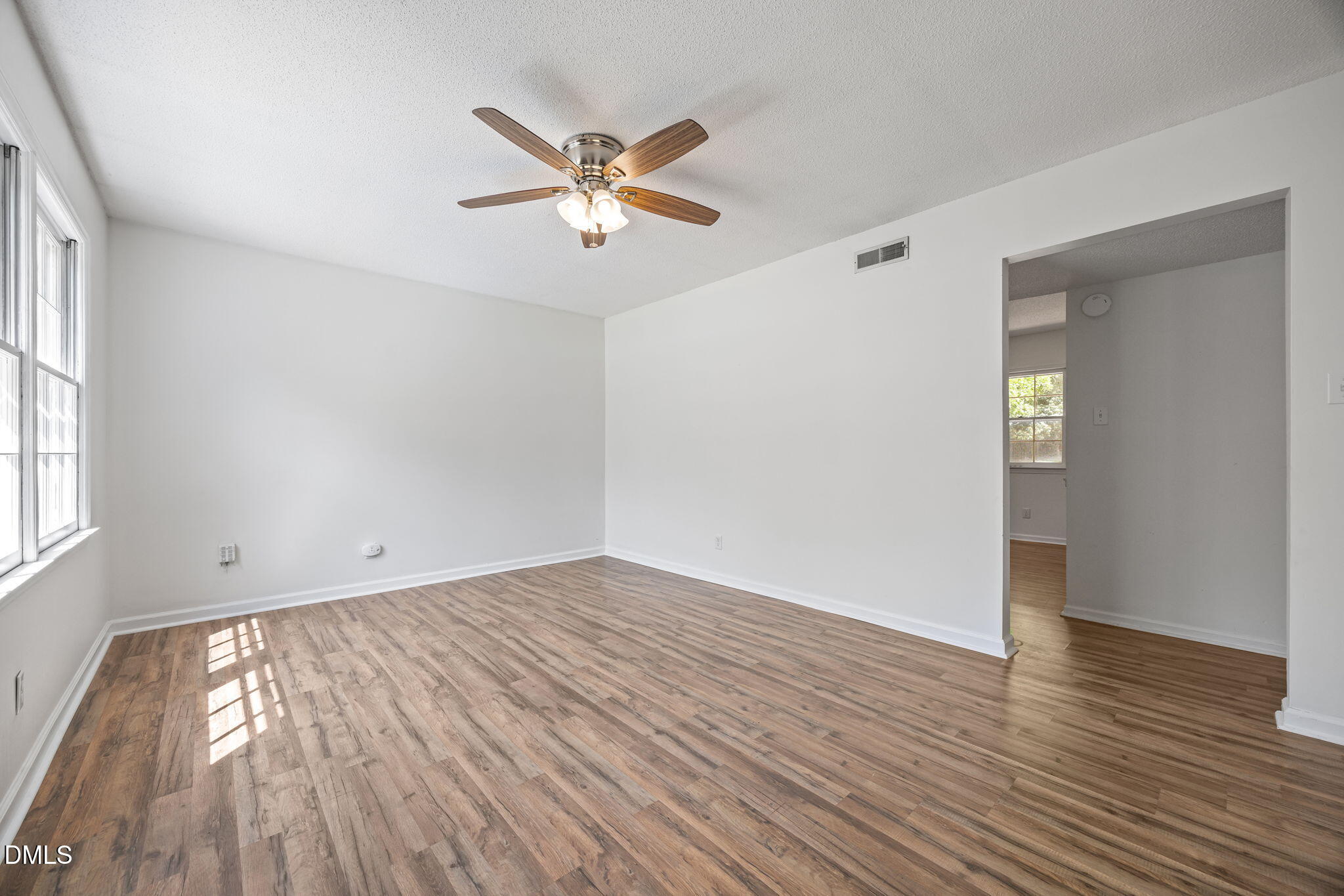 105 E Murray Avenue Property Photo 3
