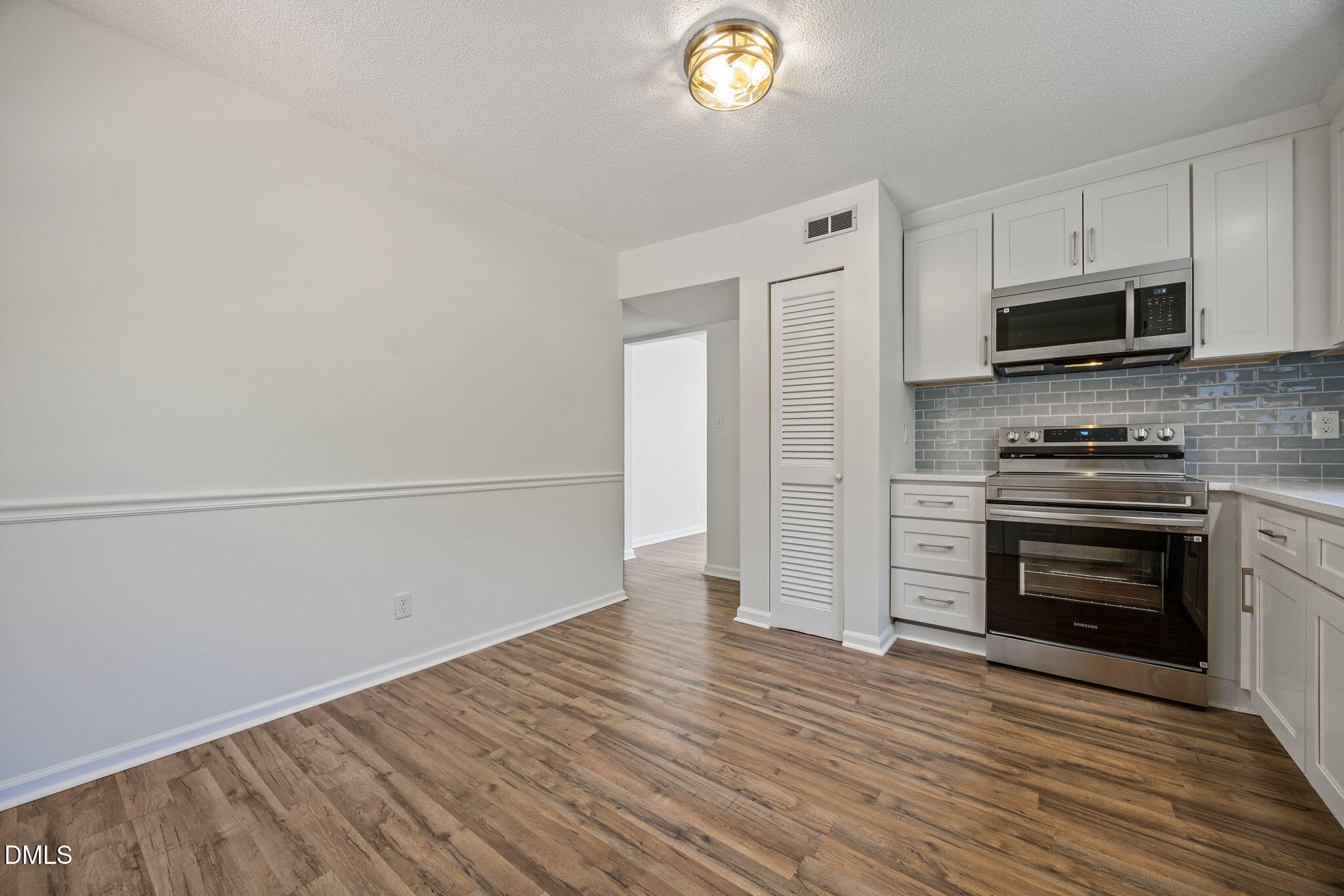 105 E Murray Avenue Property Photo 6