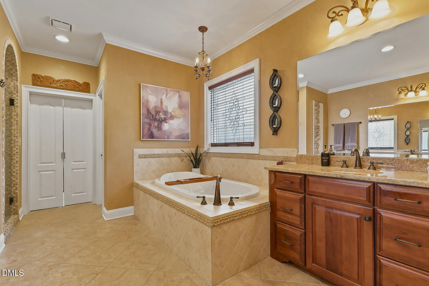 240 Norwalk Street Property Photo 7