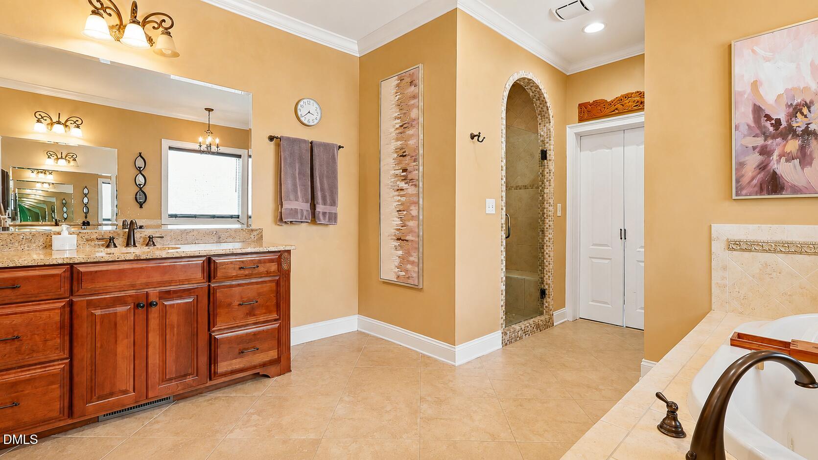240 Norwalk Street Property Photo 8