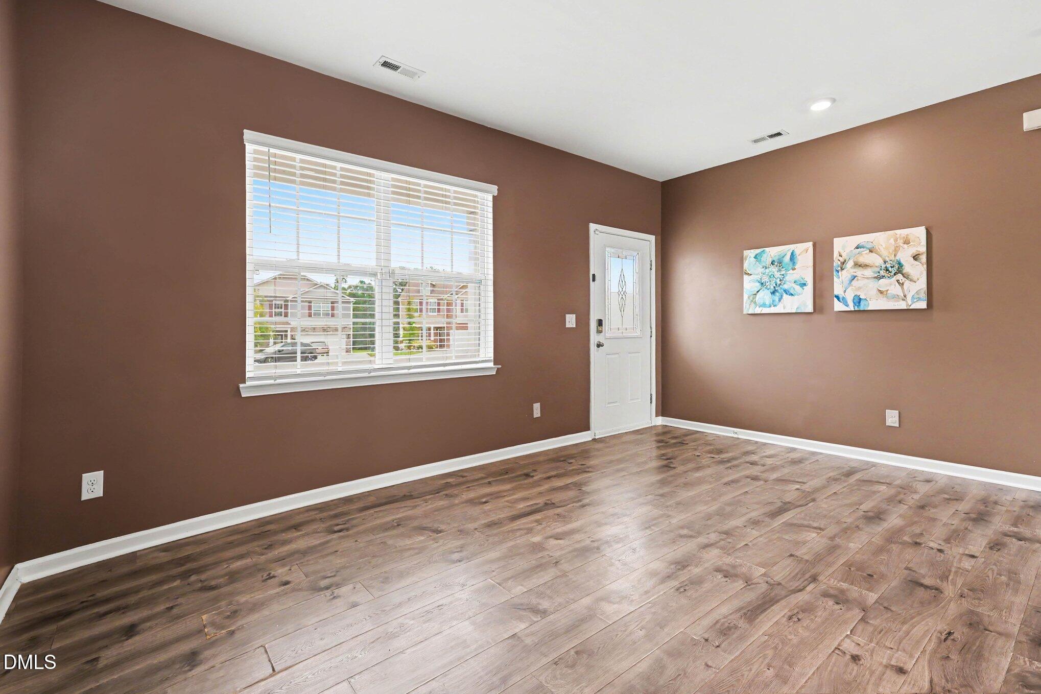 480 N Great White Way Property Photo 5