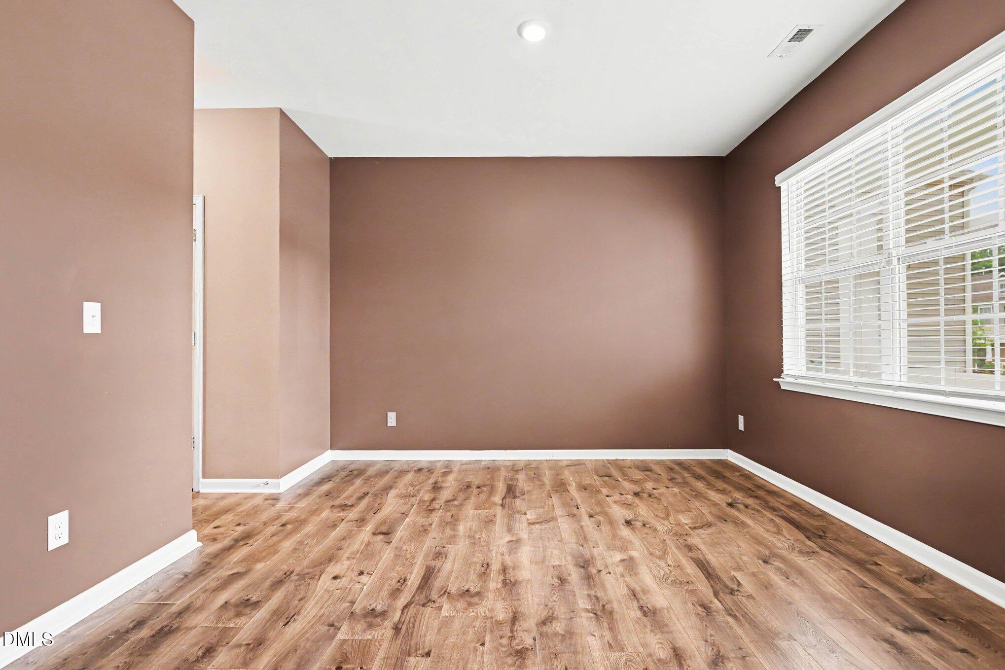 480 N Great White Way Property Photo 6
