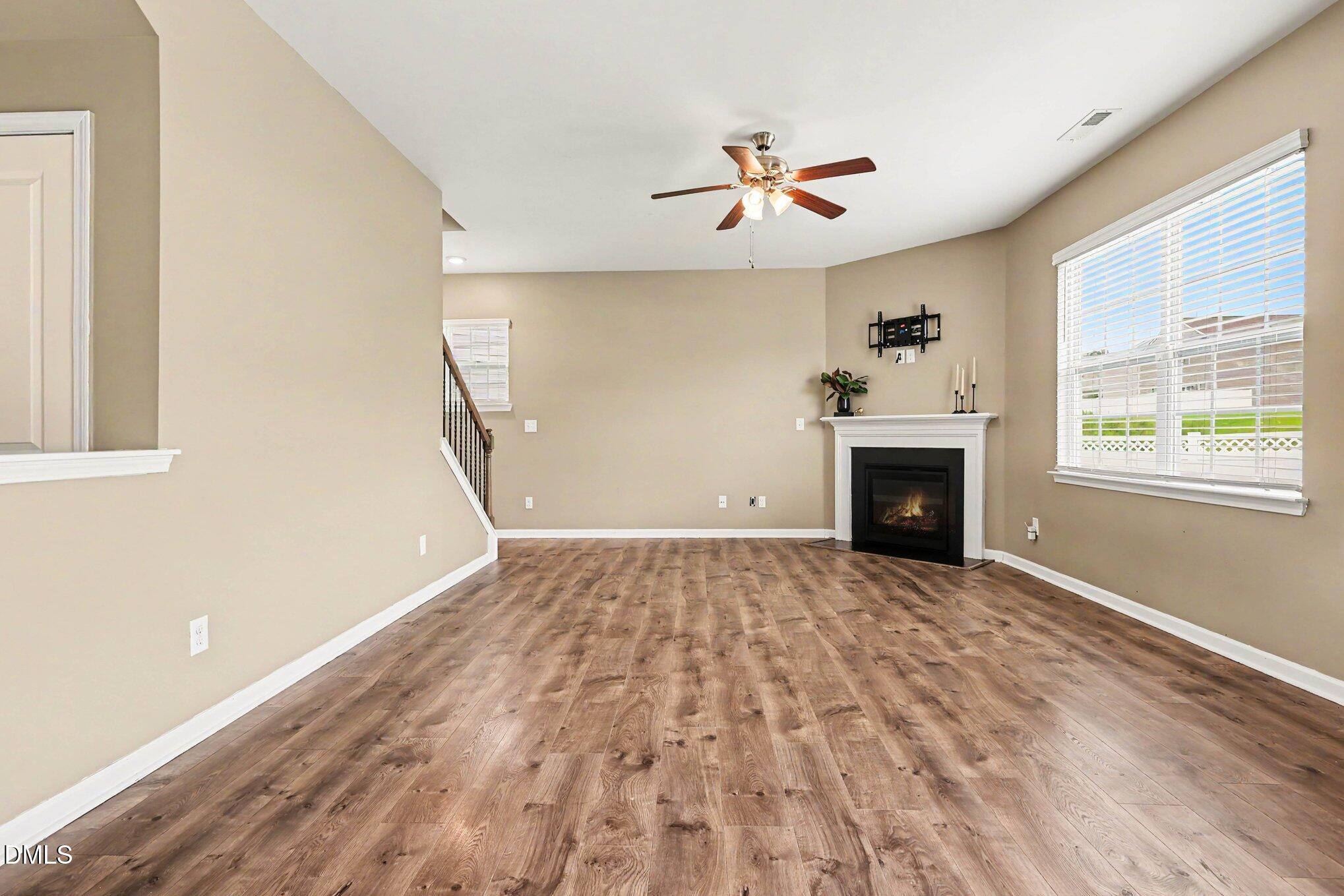 480 N Great White Way Property Photo 8