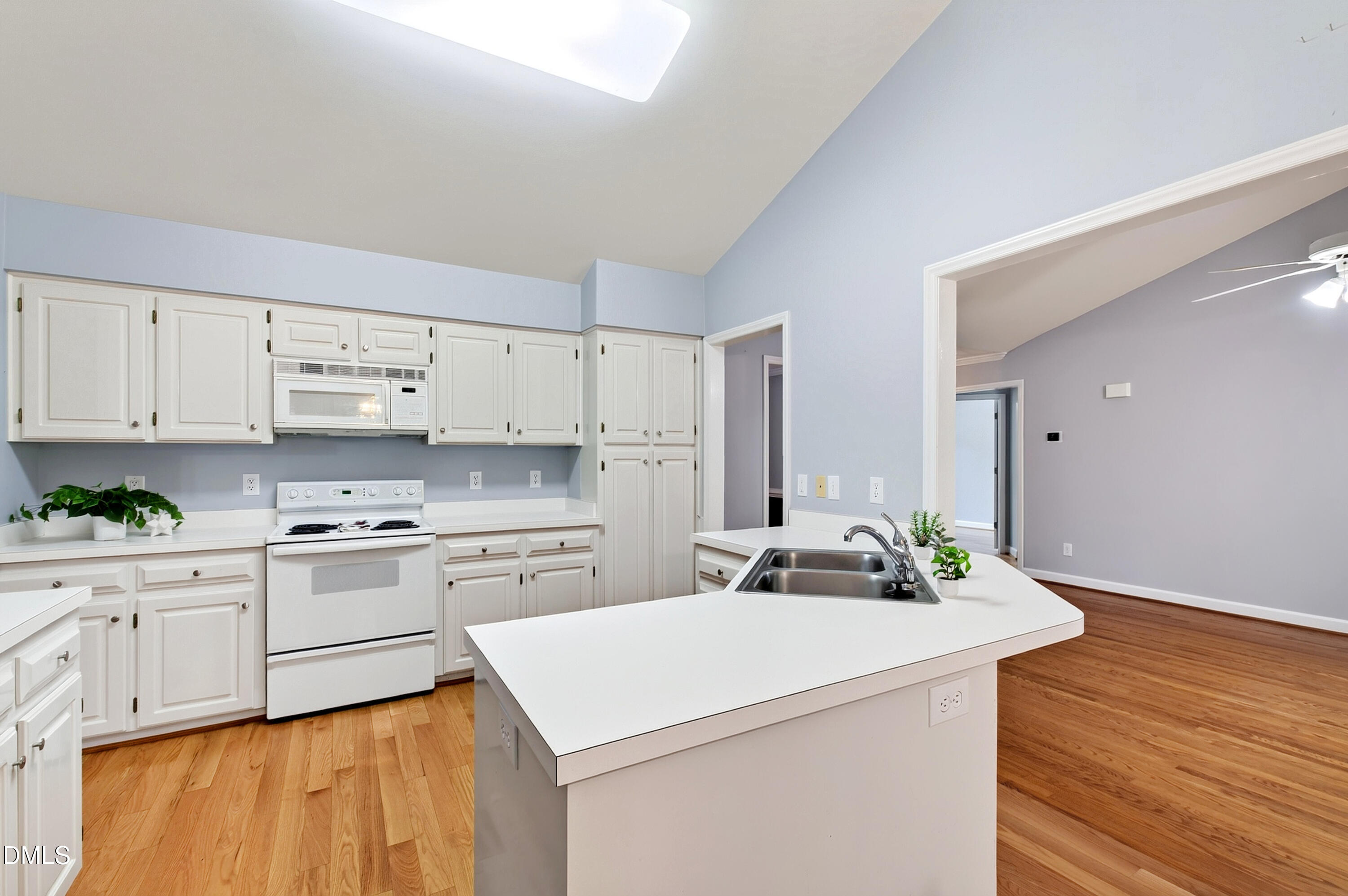 2120 Longwood Drive Property Photo 11