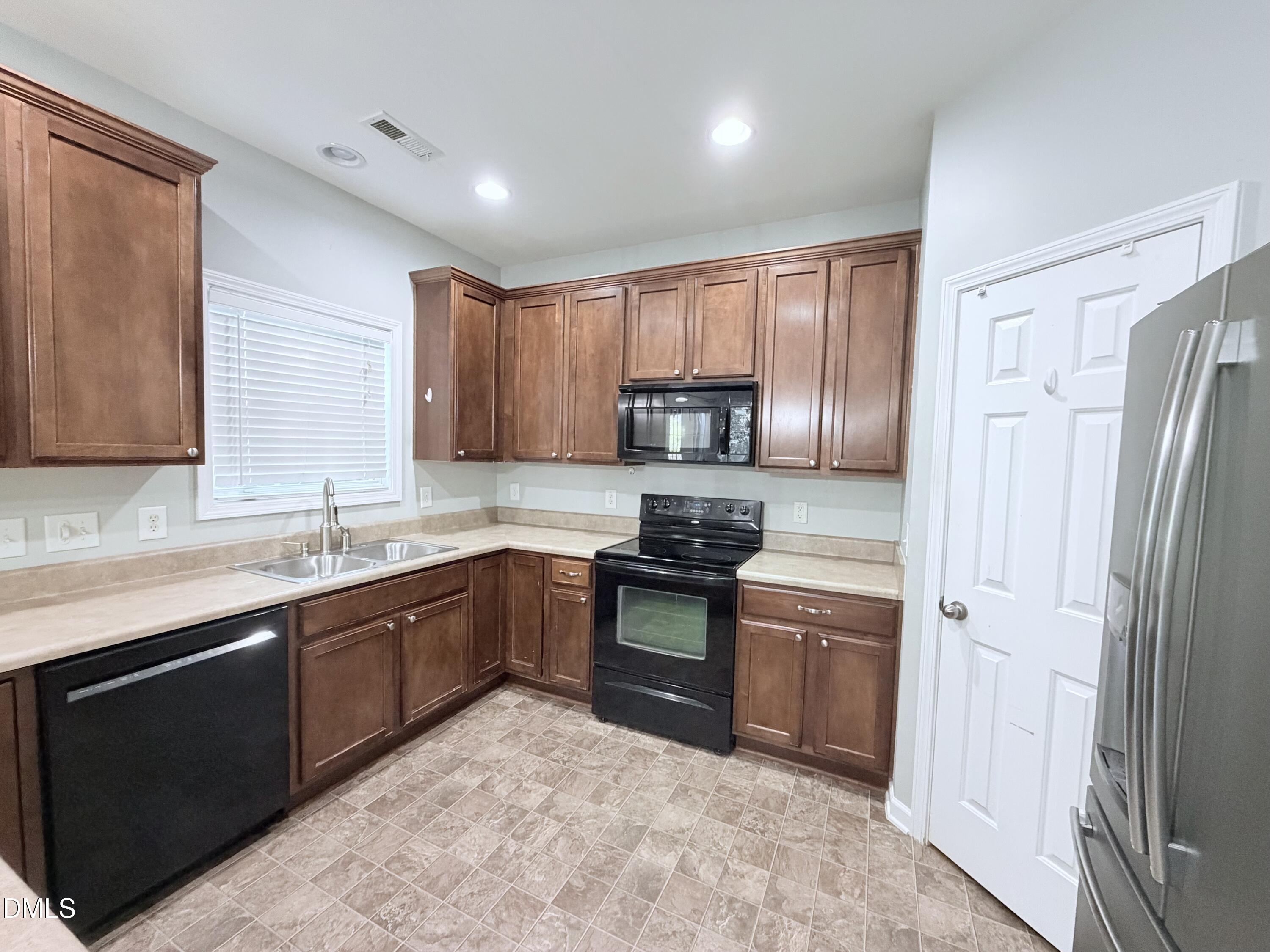 536 Gooseberry Drive Property Photo 5