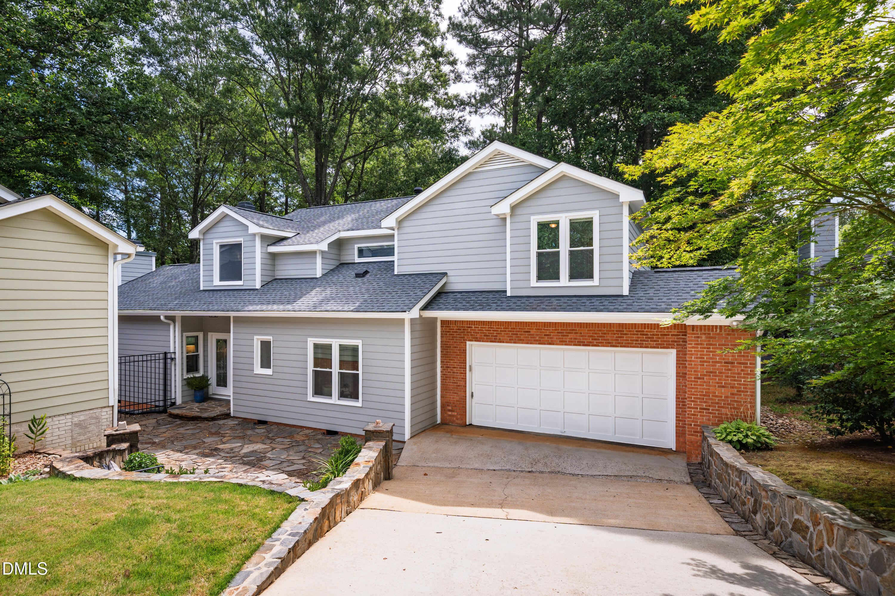 104 Tiercel Court Property Photo 1