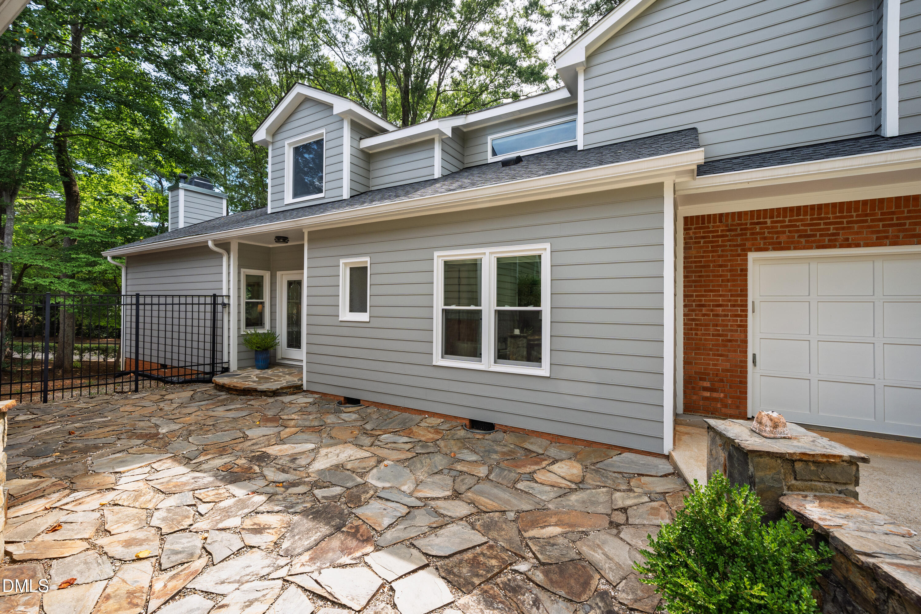 104 Tiercel Court Property Photo 2