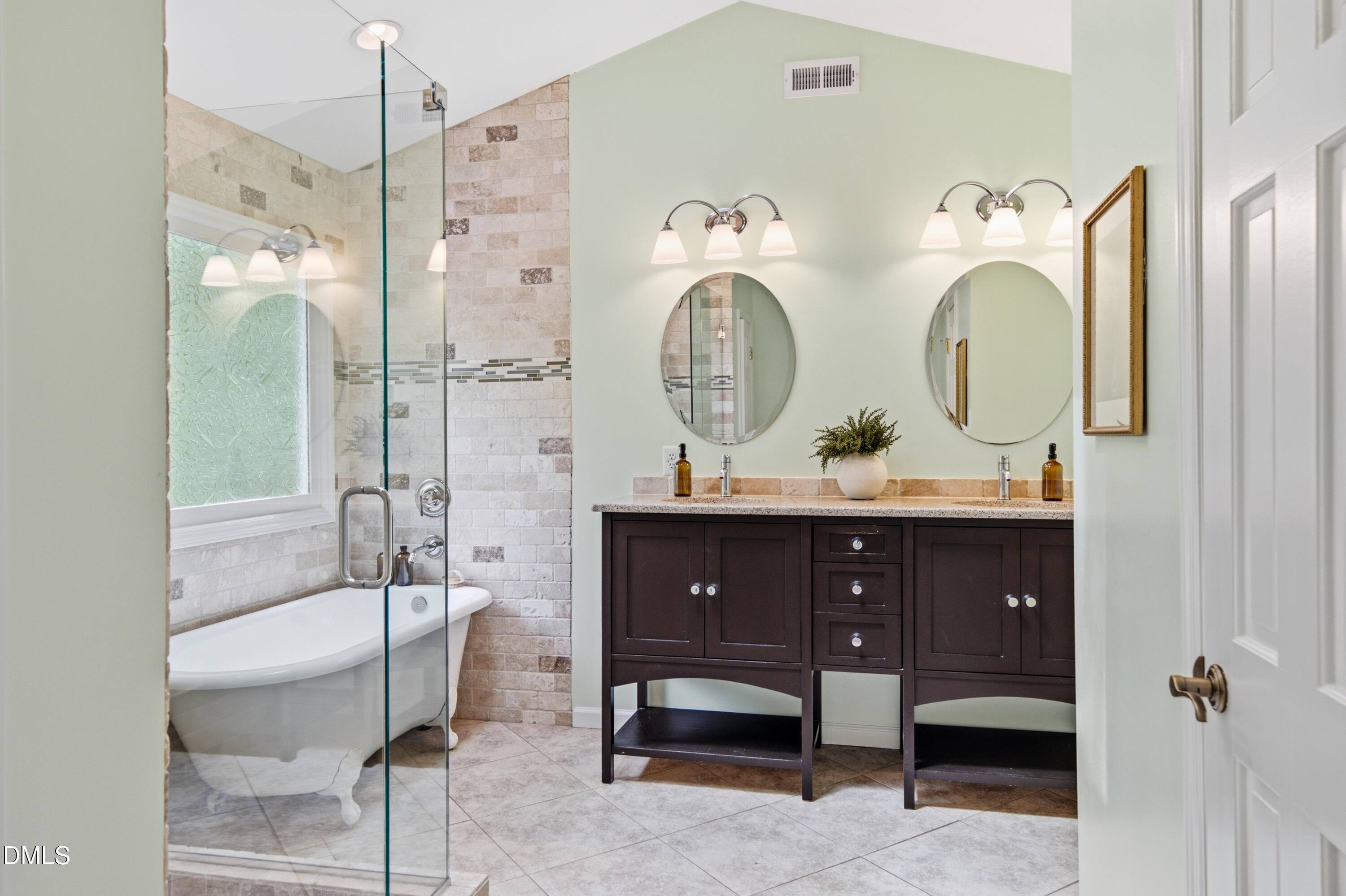 104 Tiercel Court Property Photo 31