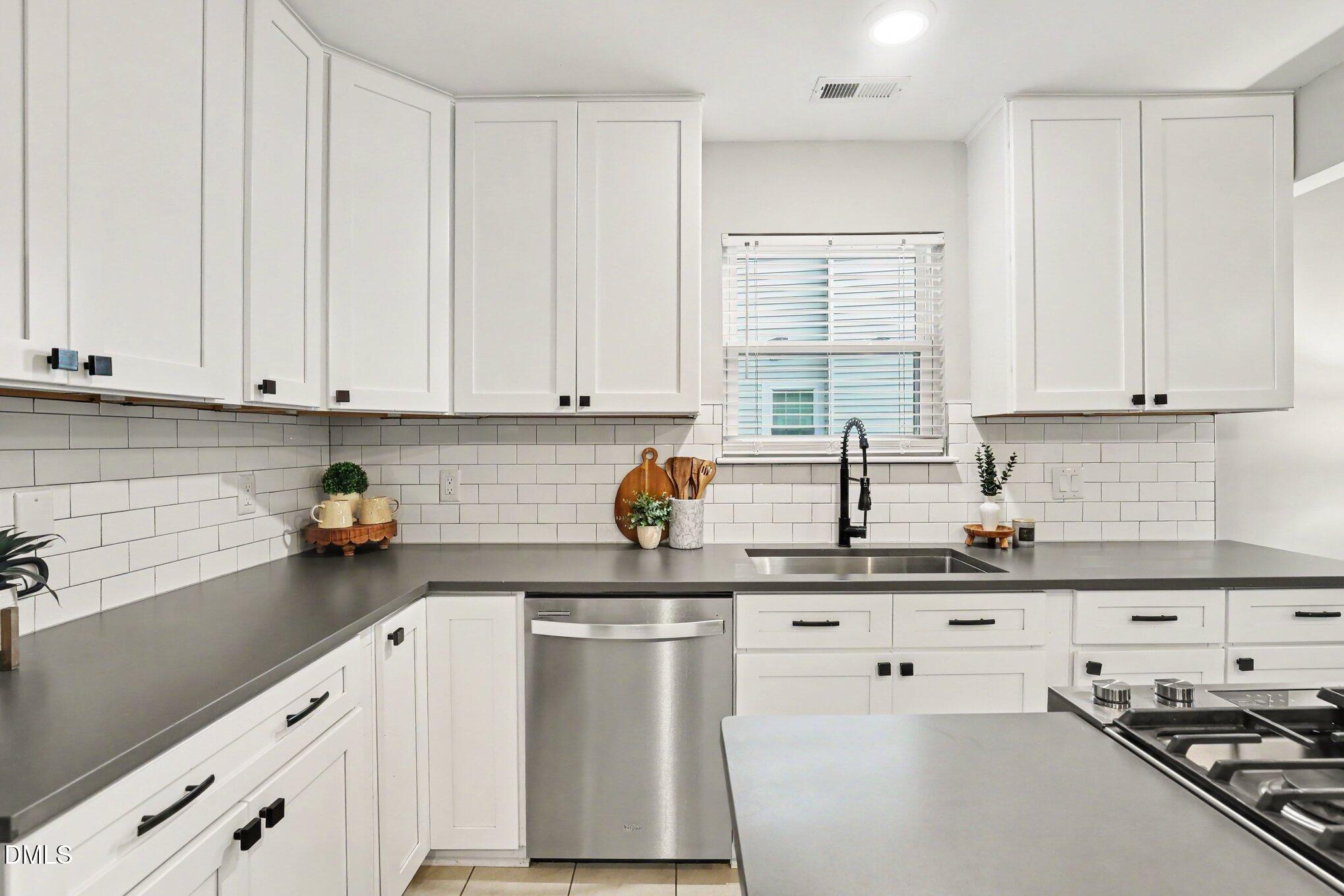 1016 Mills Street Property Photo 14