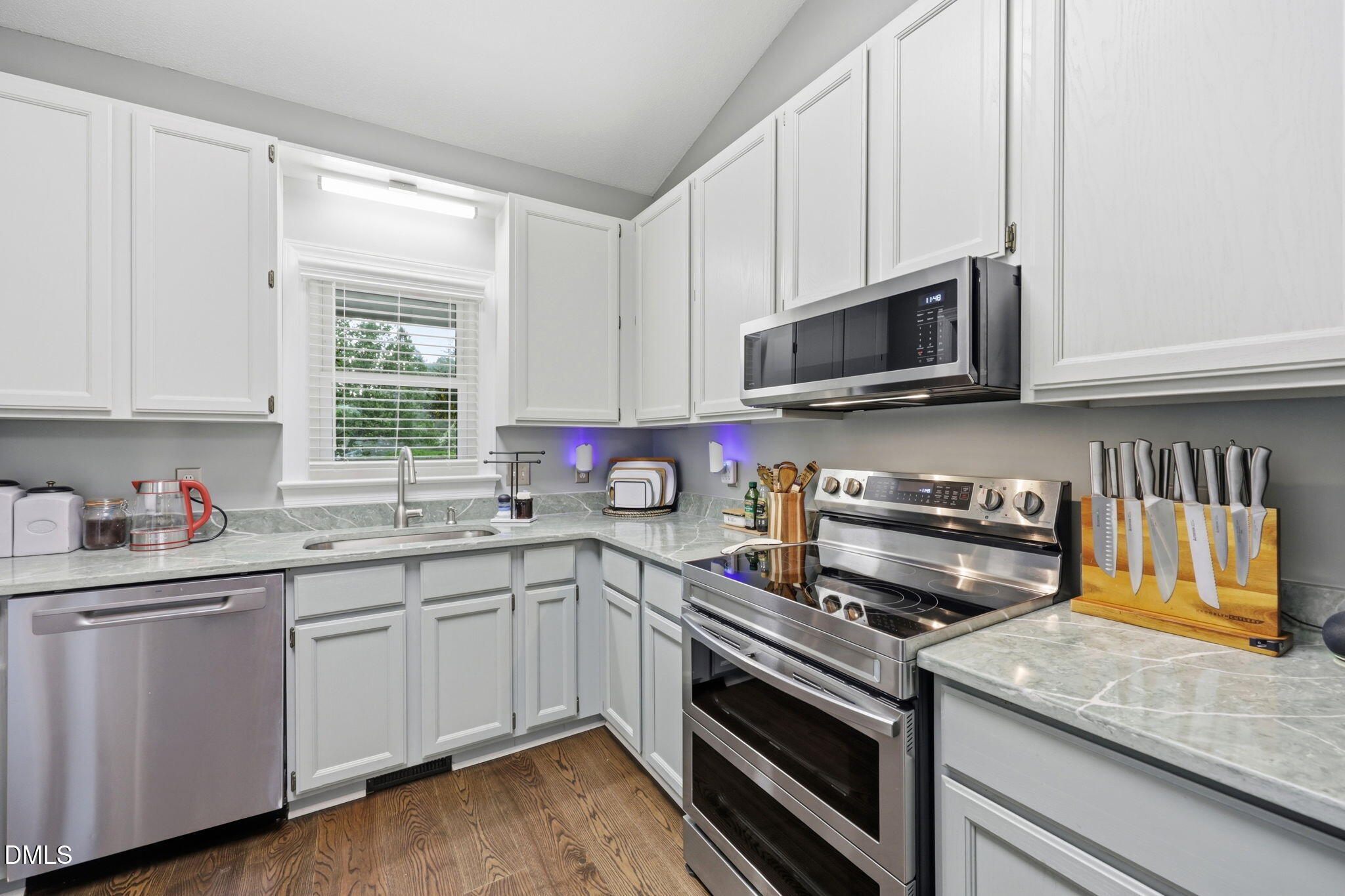 1244 Shadowbark Court Property Photo 10